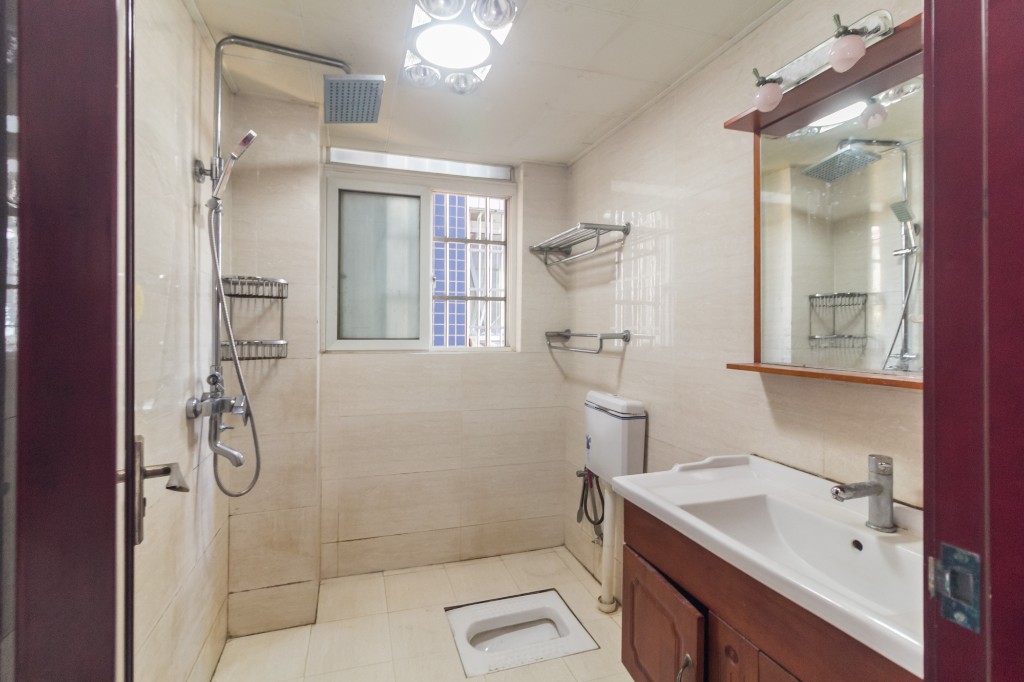 广角之恋(睿智园) 2室2厅1卫 55.0万 广角之恋(睿智园) 2室2厅1卫 55.0万卫生间