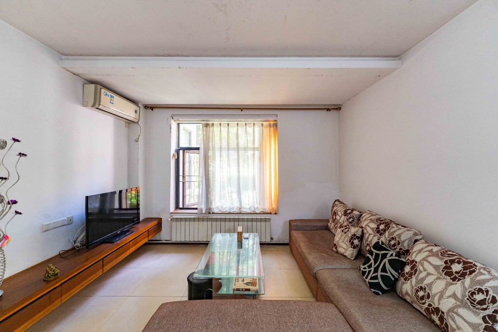 奥林匹克花园 2室1厅2卫 65.0万 奥林匹克花园 2室1厅2卫 65.0万客厅