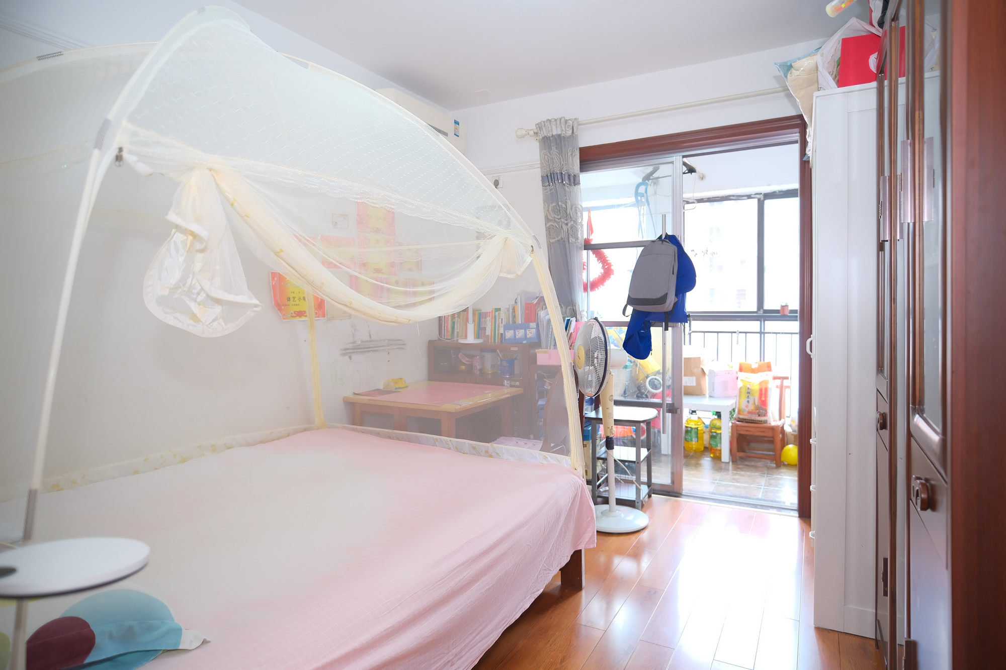 三一街区  3室2厅2卫   102.10万卧室