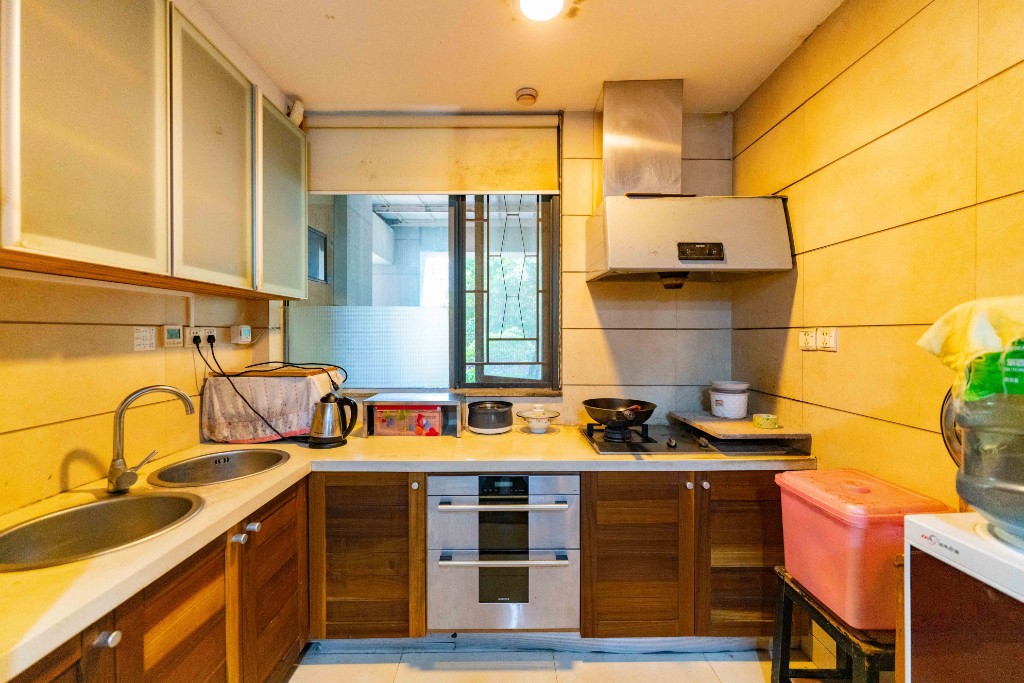 奥林匹克花园 2室1厅2卫 65.0万 奥林匹克花园 2室1厅2卫 65.0万厨房