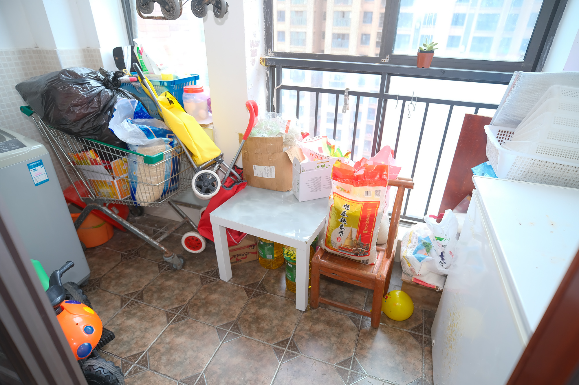 三一街区  3室2厅2卫   102.10万阳台