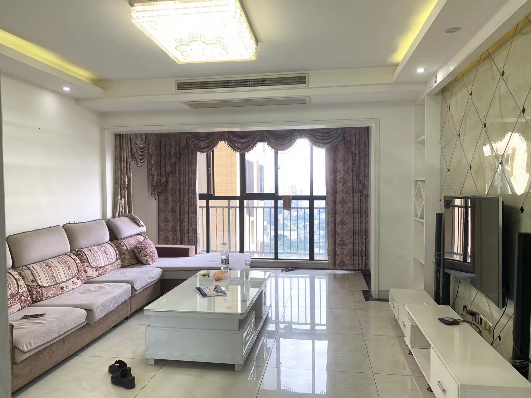 三一歌雅郡 4室2厅2卫 88.0万 三一歌雅郡 4室2厅2卫 88.0万客厅