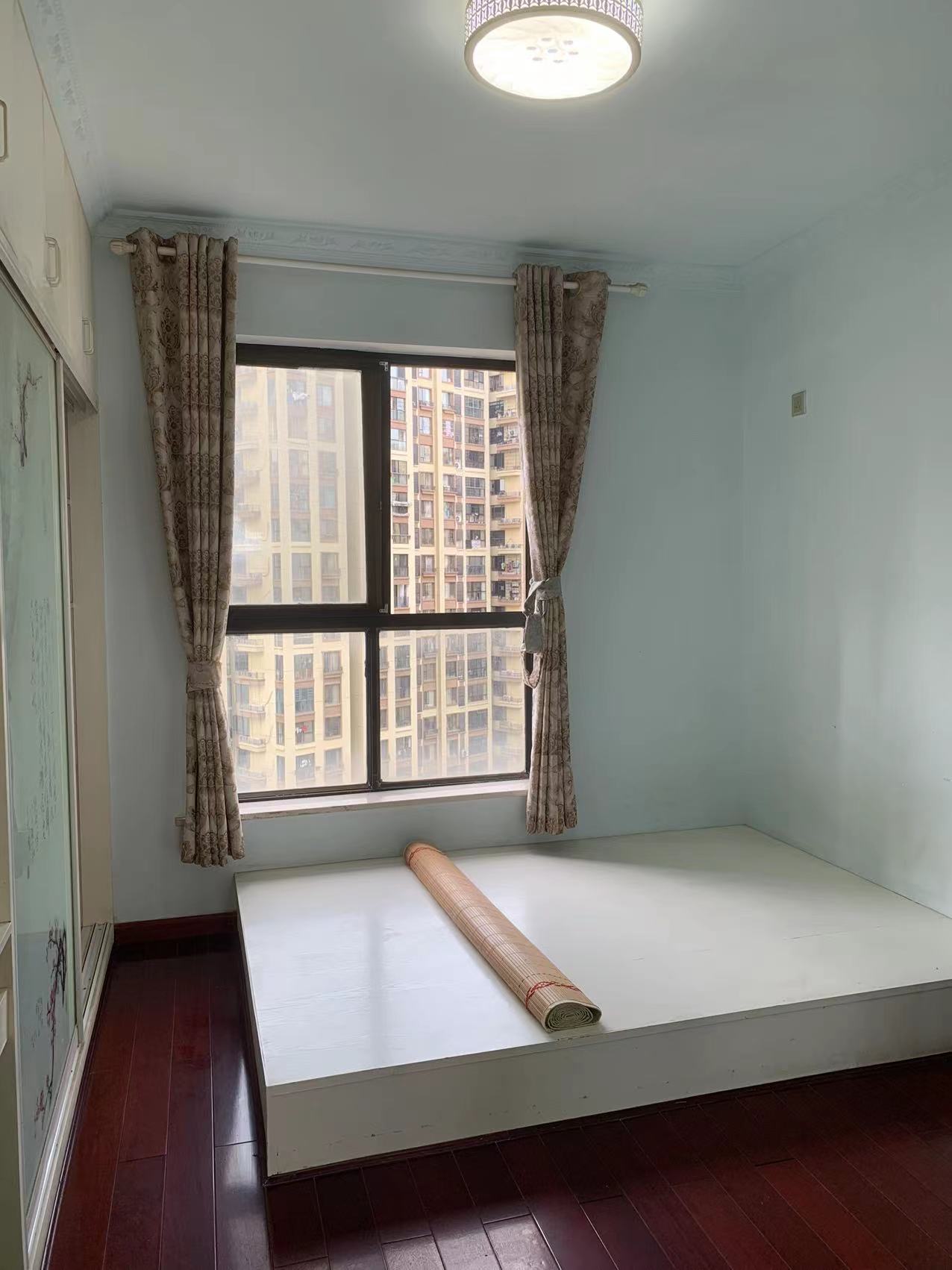 三一歌雅郡 4室2厅2卫 88.0万 三一歌雅郡 4室2厅2卫 88.0万客厅