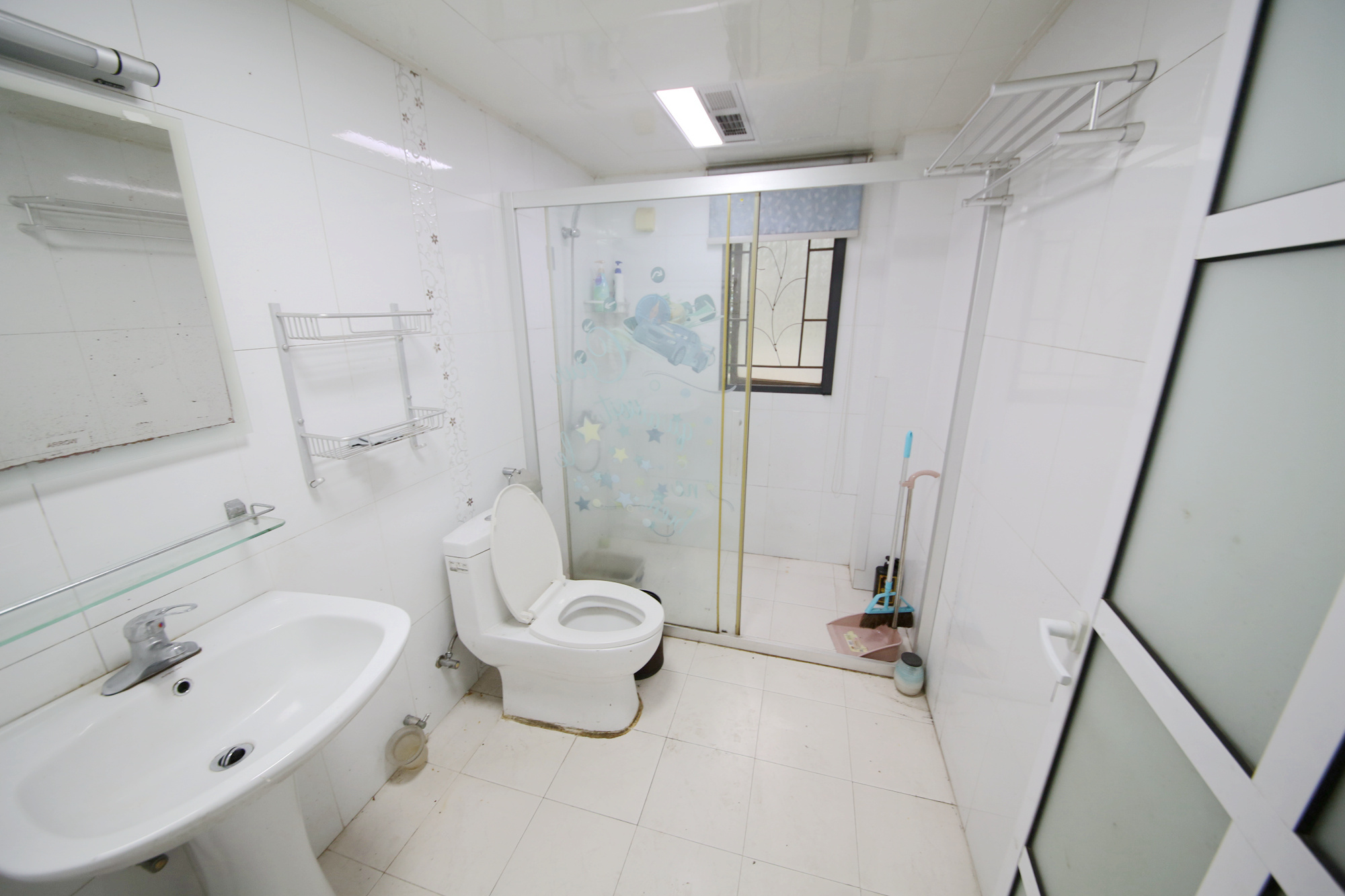 西街花园 4室2厅2卫 125.0万 西街花园 4室2厅2卫 125.0万卫生间