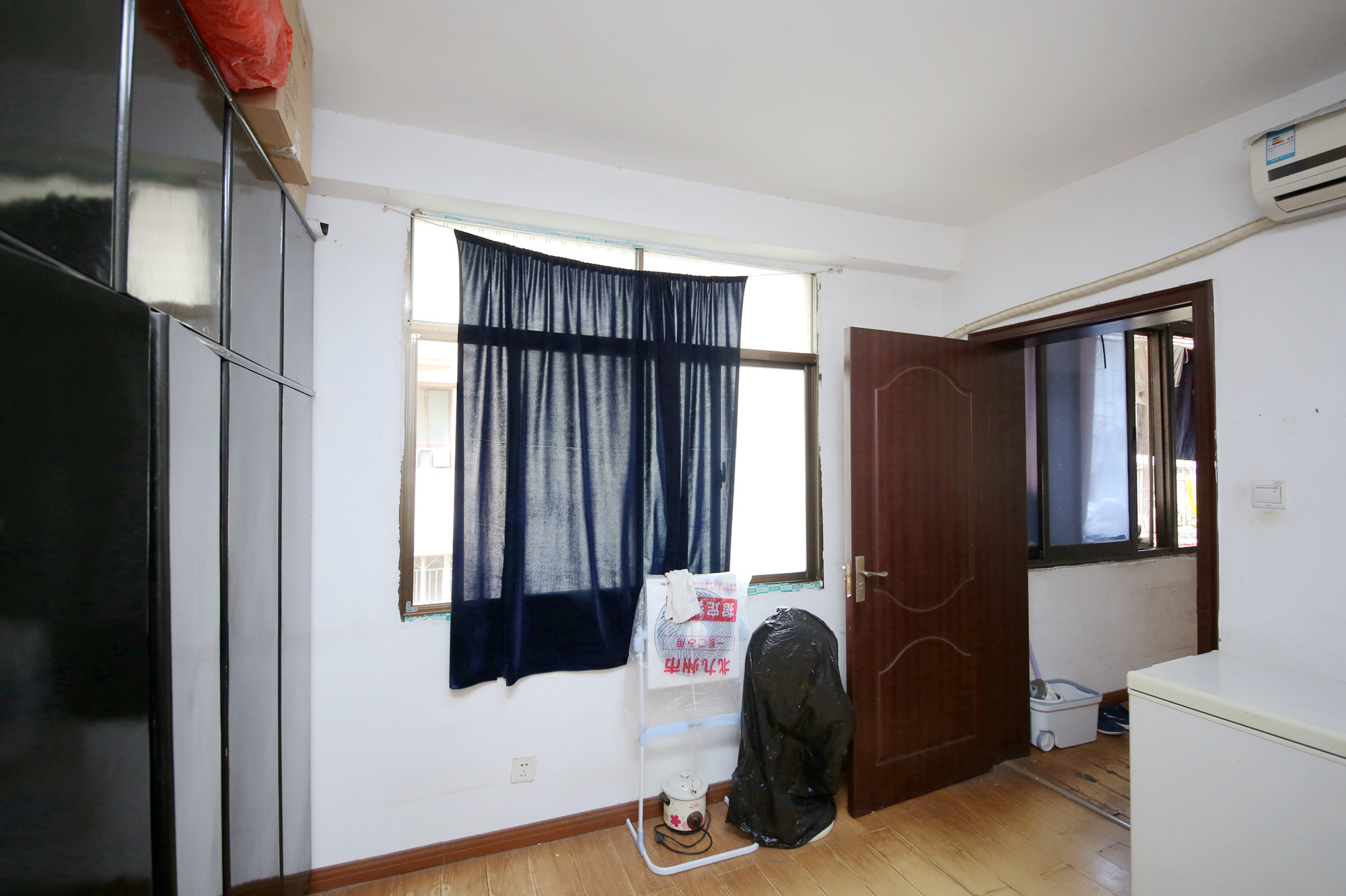 府后街  3室1厅1卫   66.00万卧室