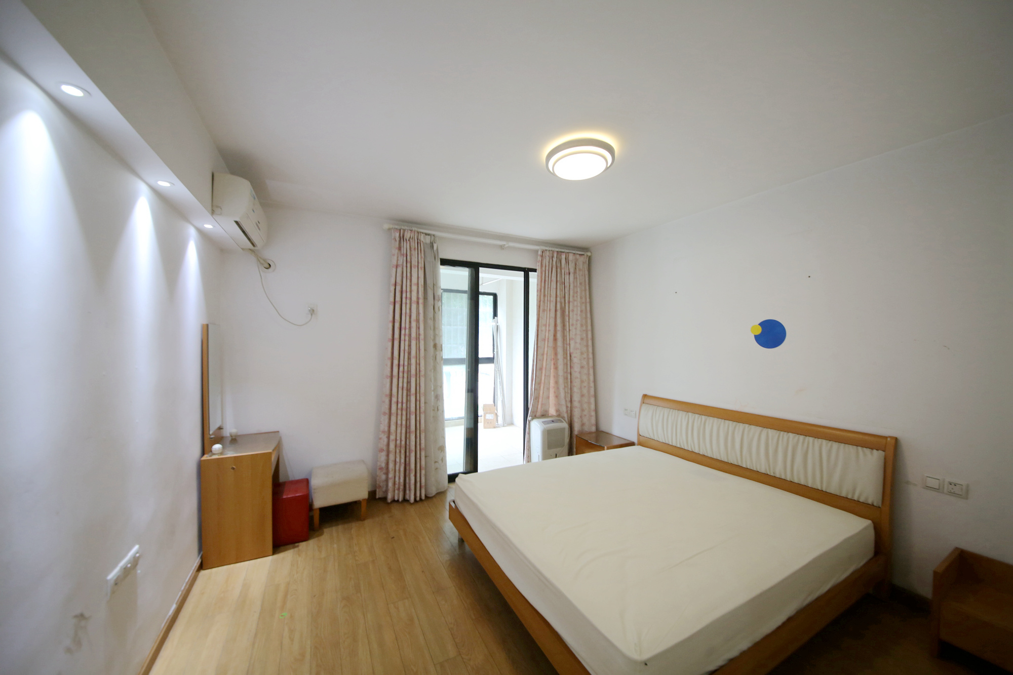 西街花园 4室2厅2卫 125.0万 西街花园 4室2厅2卫 125.0万卧室