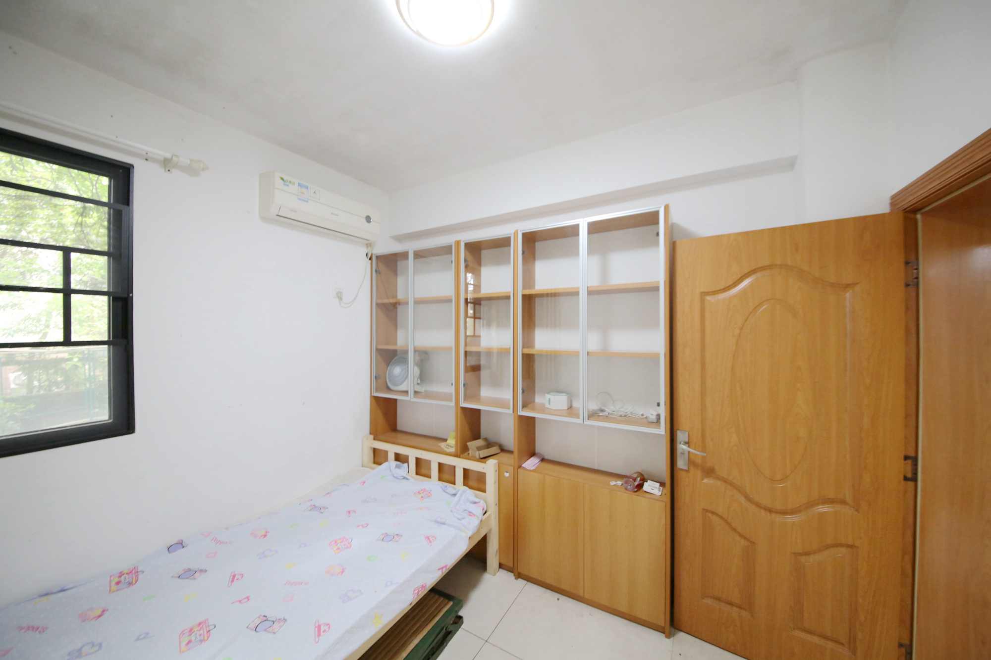 西街花园 4室2厅2卫 125.0万 西街花园 4室2厅2卫 125.0万卧室