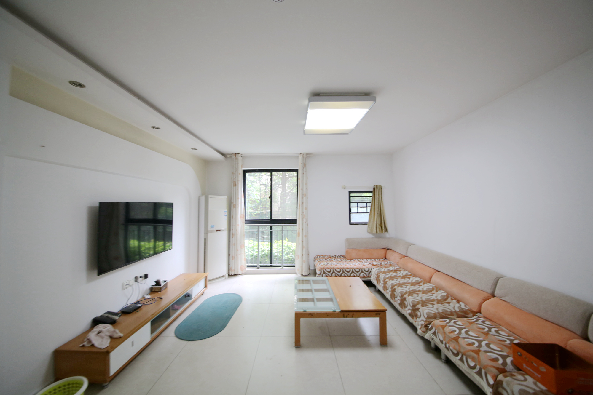 西街花园 4室2厅2卫 125.0万 西街花园 4室2厅2卫 125.0万客厅