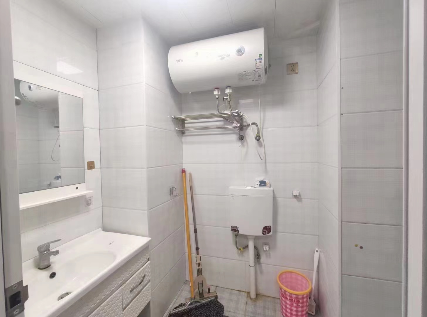 新桂公馆 1室0厅1卫 25.0万 新桂公馆 1室0厅1卫 25.0万客厅