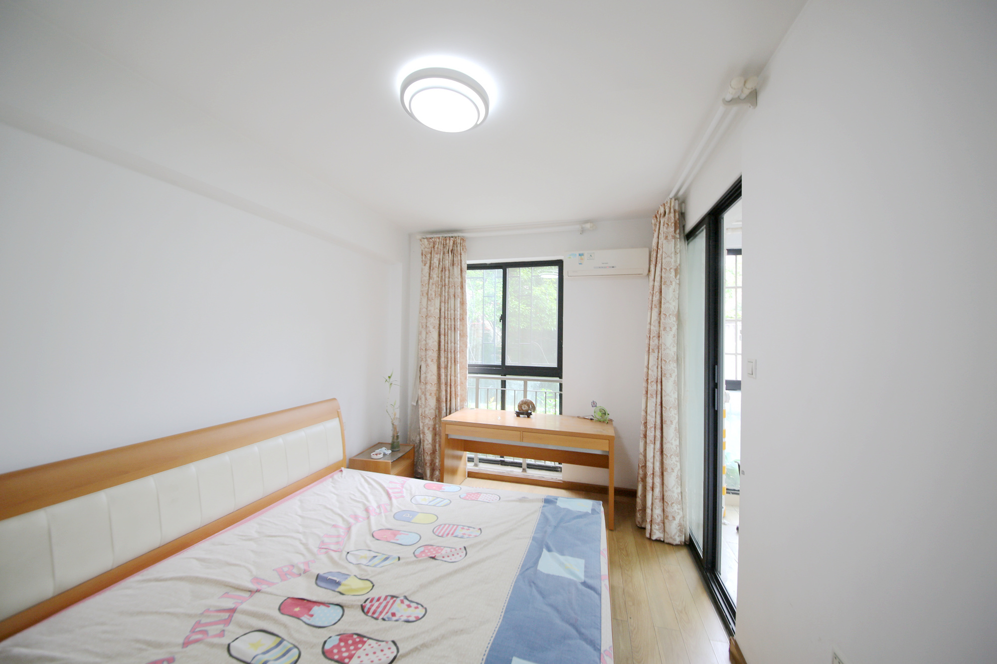 西街花园 4室2厅2卫 125.0万 西街花园 4室2厅2卫 125.0万卧室