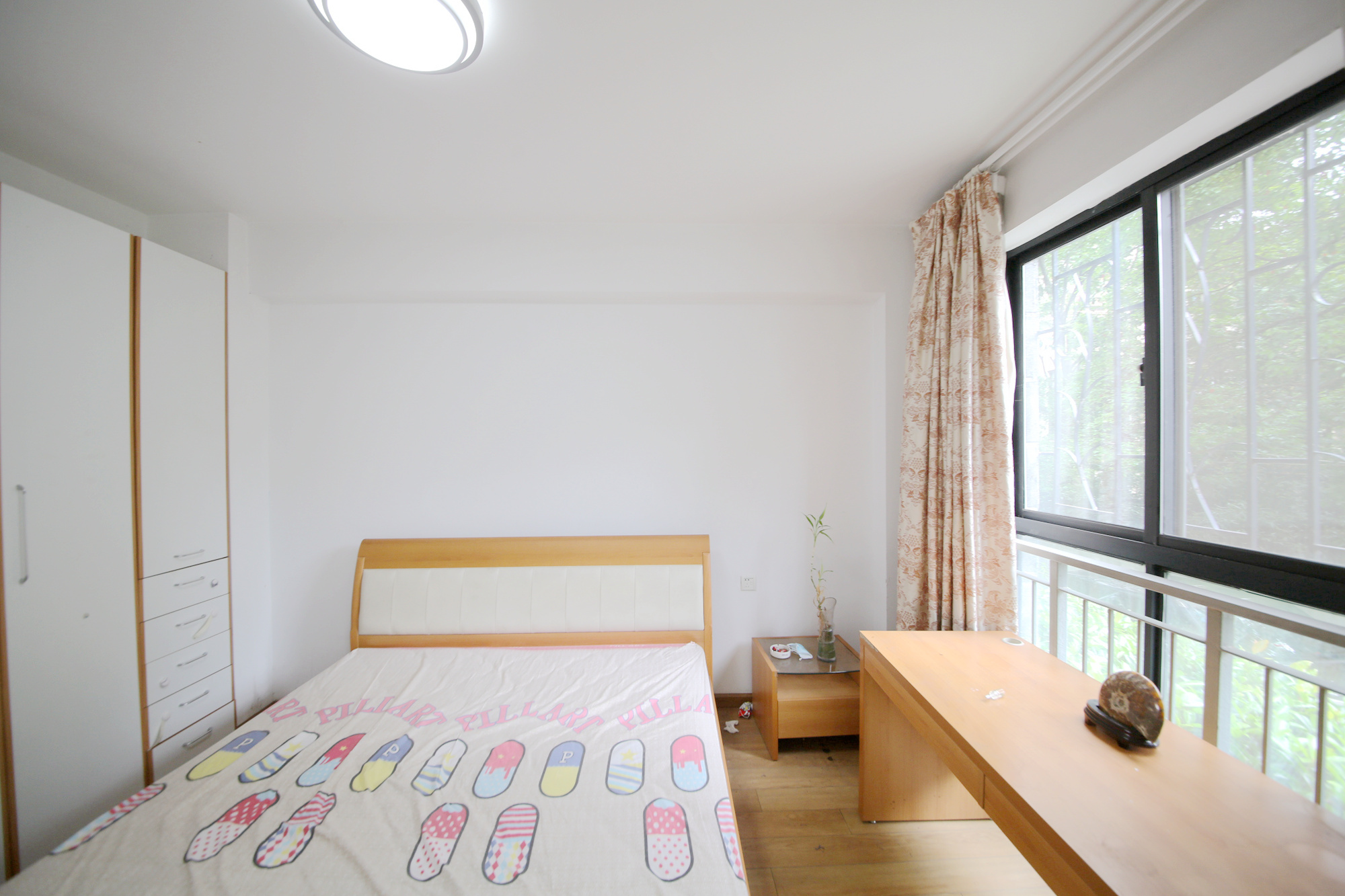 西街花园 4室2厅2卫 125.0万 西街花园 4室2厅2卫 125.0万卧室