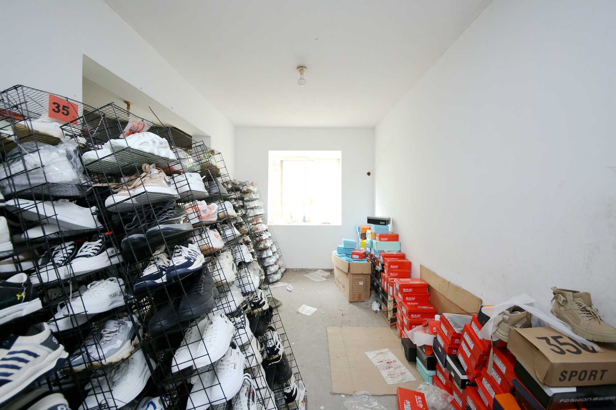 鑫邮小区  3室2厅2卫   90.00万客厅