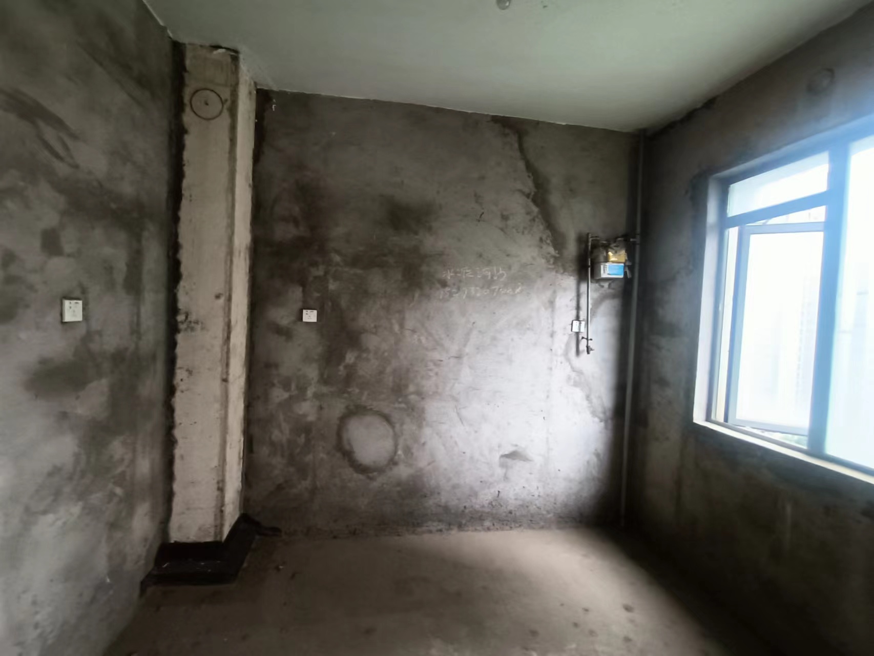 庐山春天二期曼城 4室2厅1卫 130.0万 庐山春天二期曼城 4室2厅1卫 130.0万客厅