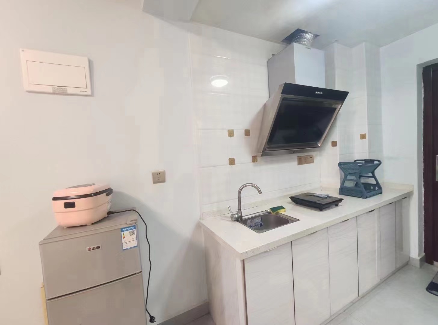 新桂公馆 1室0厅1卫 25.0万 新桂公馆 1室0厅1卫 25.0万客厅