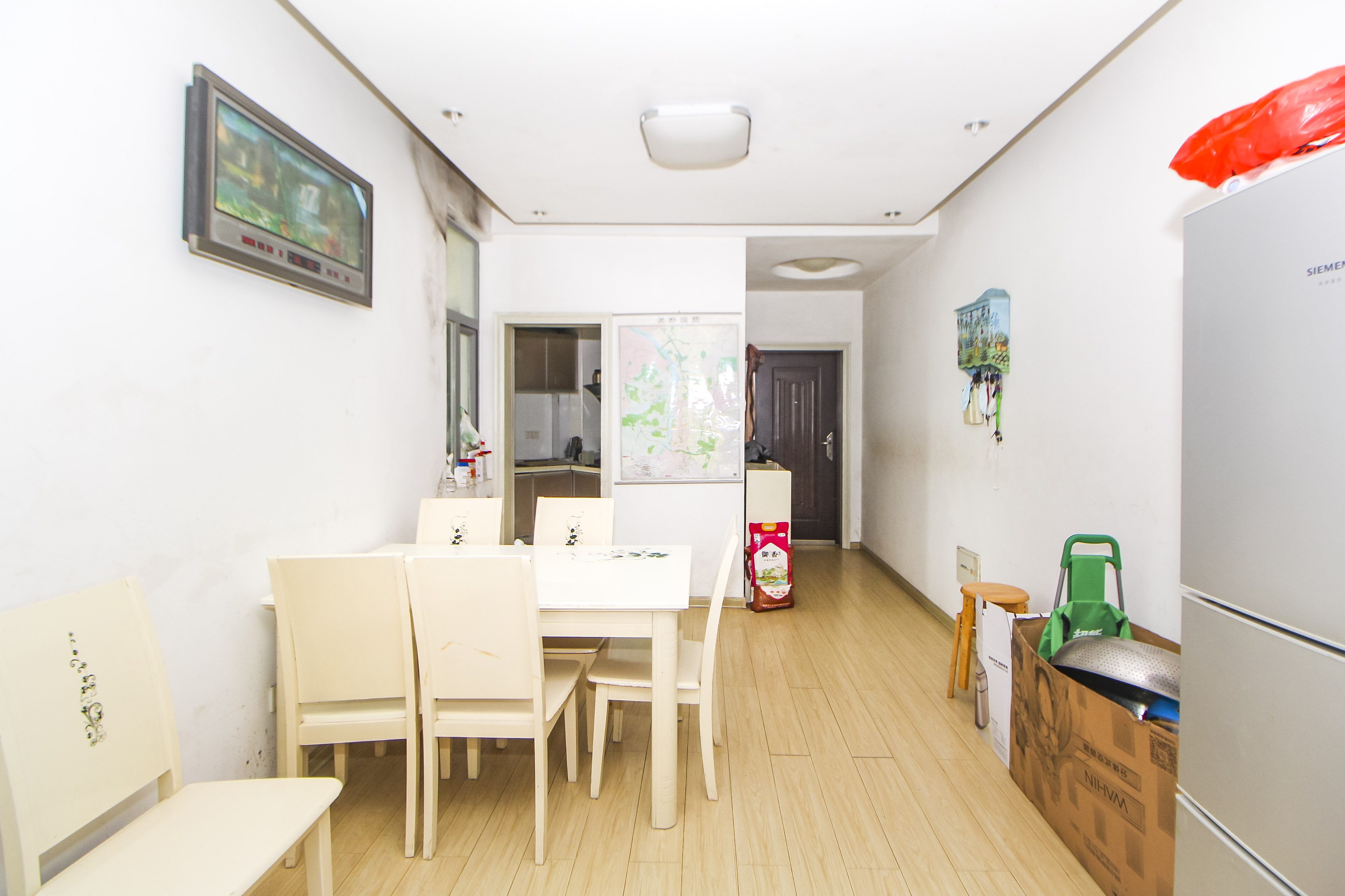 靳江明珠  3室2厅1卫   93.00万客厅