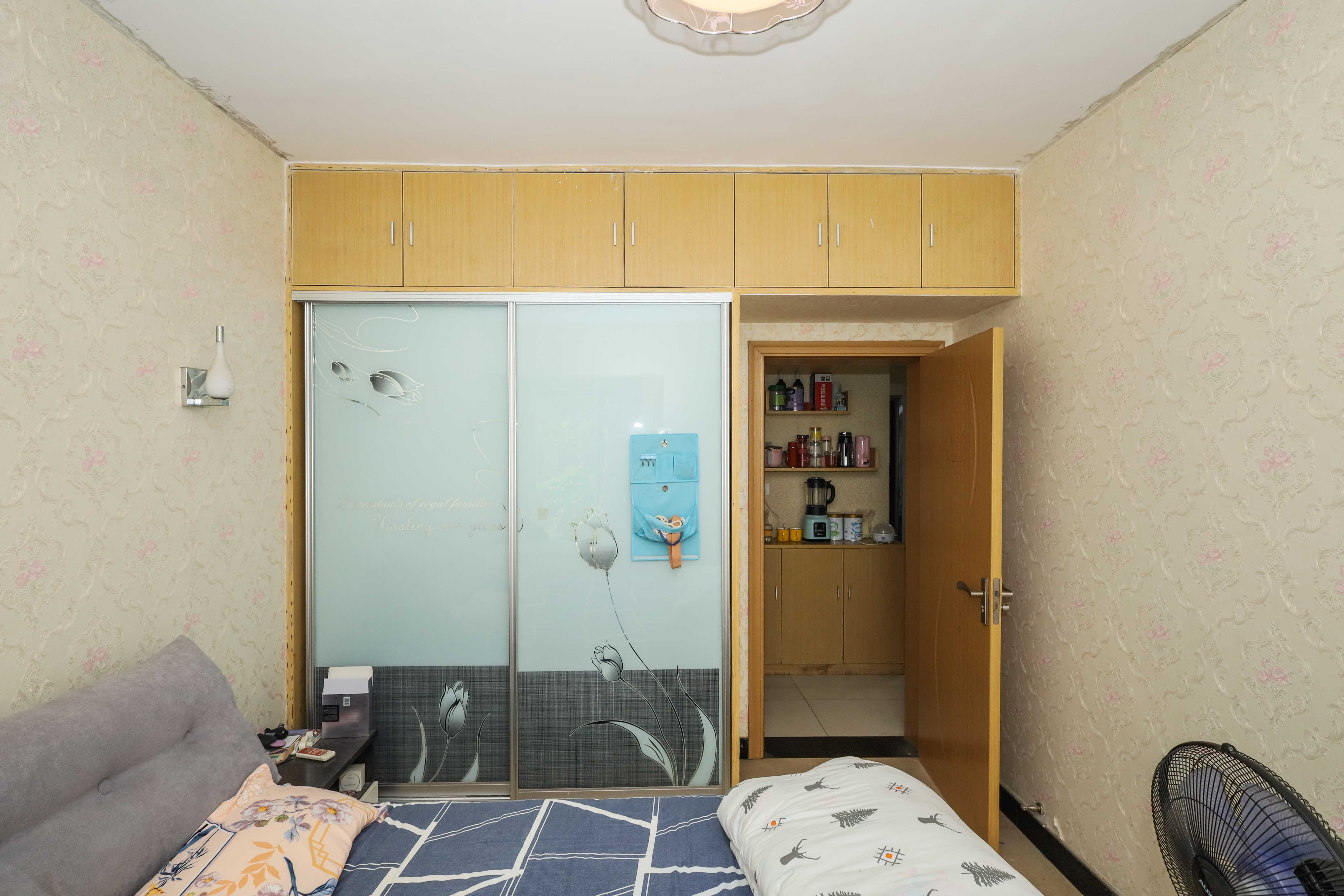 保利麓谷林语D区  2室2厅1卫   72.00万卧室