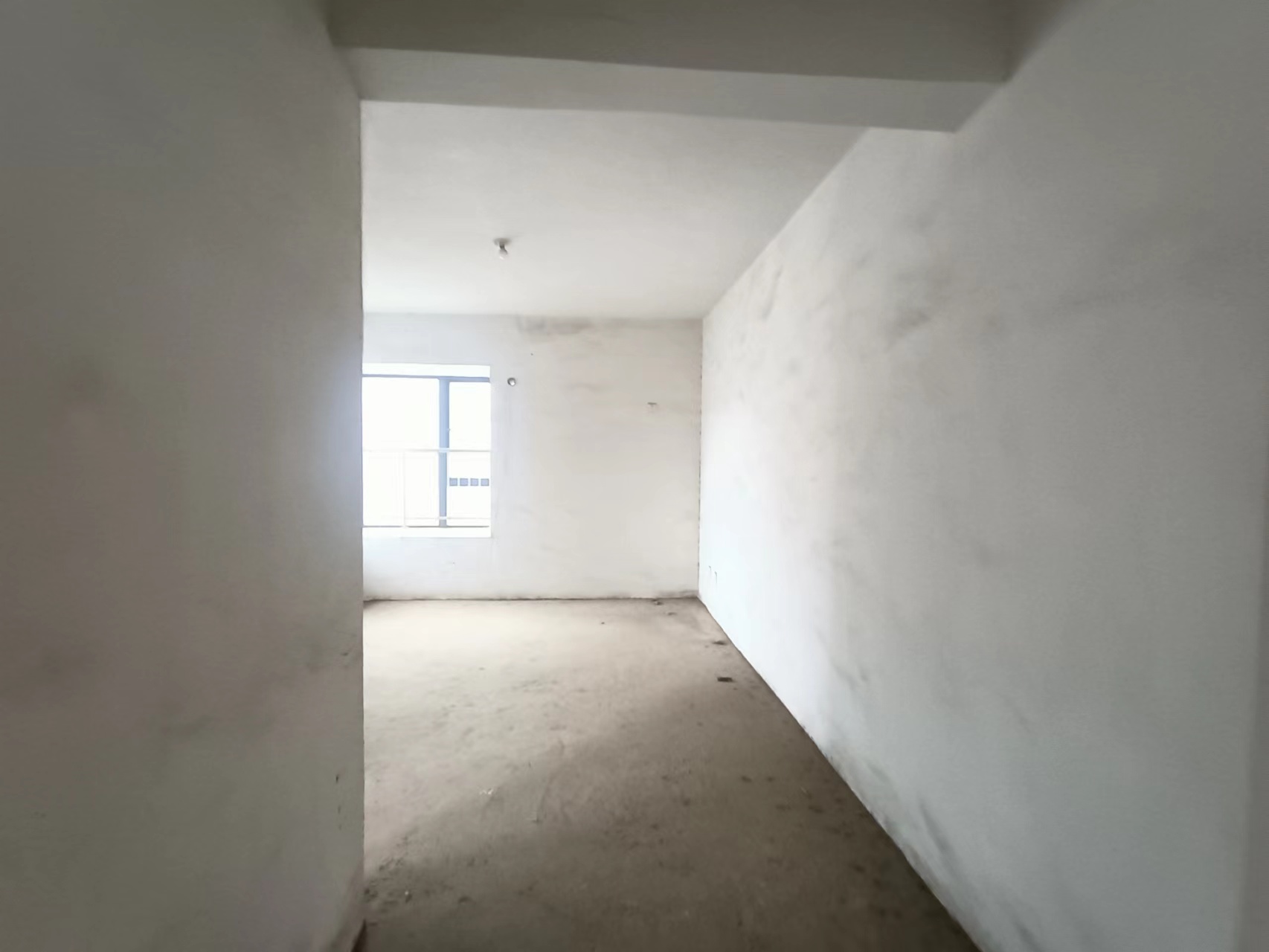 庐山春天二期曼城 4室2厅1卫 130.0万 庐山春天二期曼城 4室2厅1卫 130.0万客厅