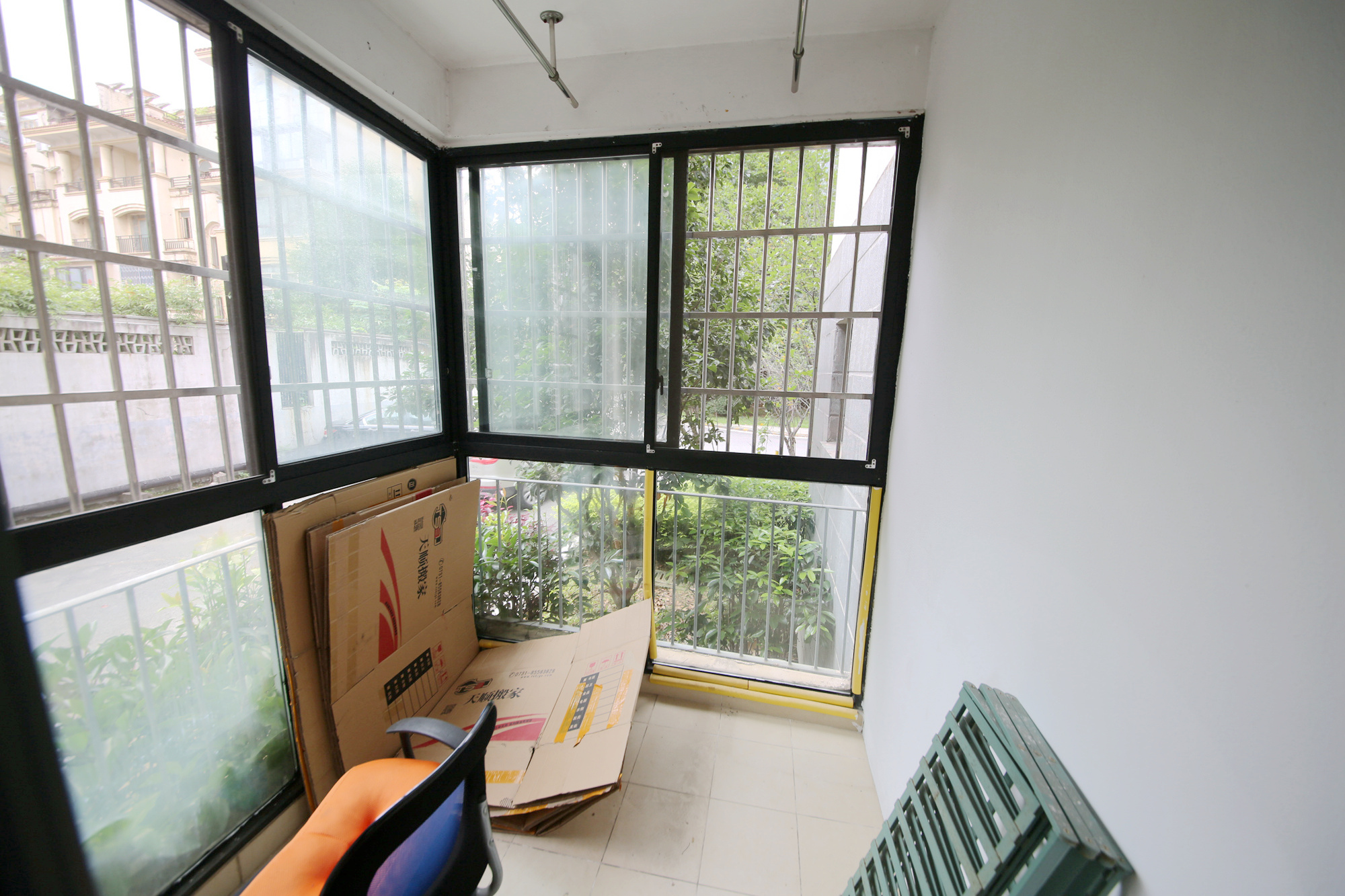 西街花园 4室2厅2卫 125.0万 西街花园 4室2厅2卫 125.0万阳台