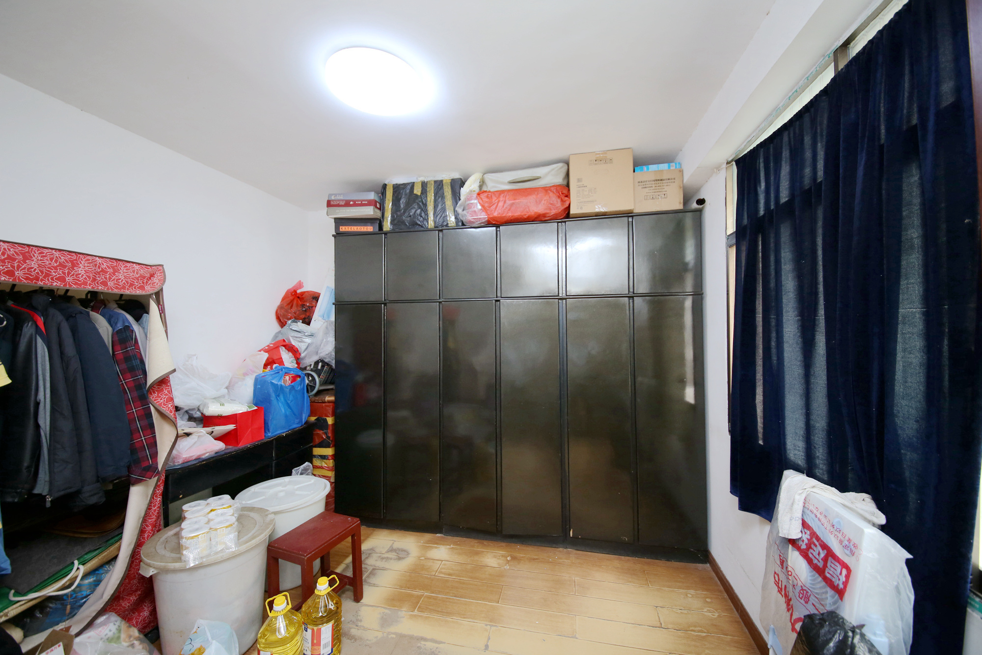 府后街  3室1厅1卫   66.00万卧室