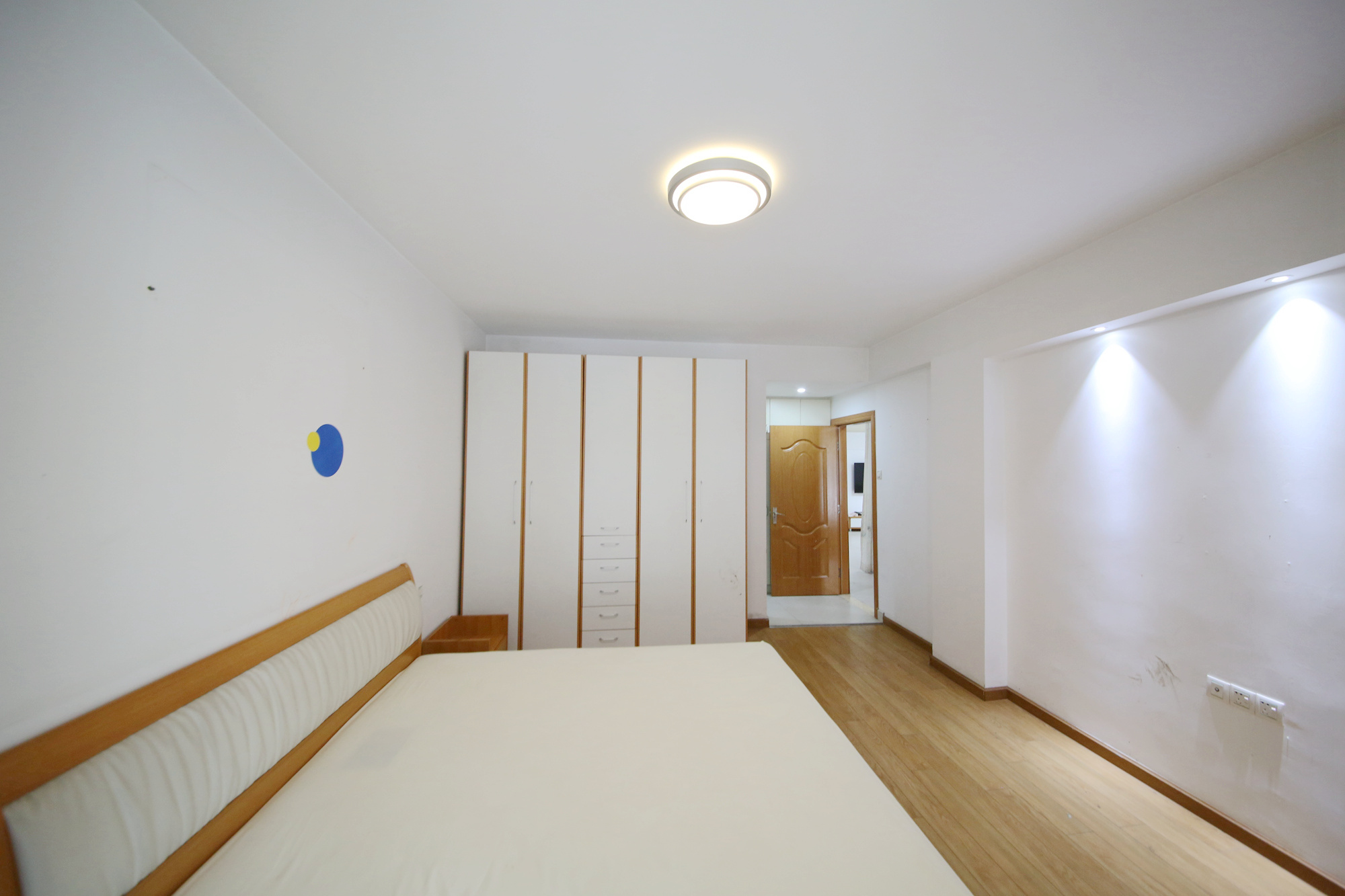 西街花园 4室2厅2卫 125.0万 西街花园 4室2厅2卫 125.0万卧室