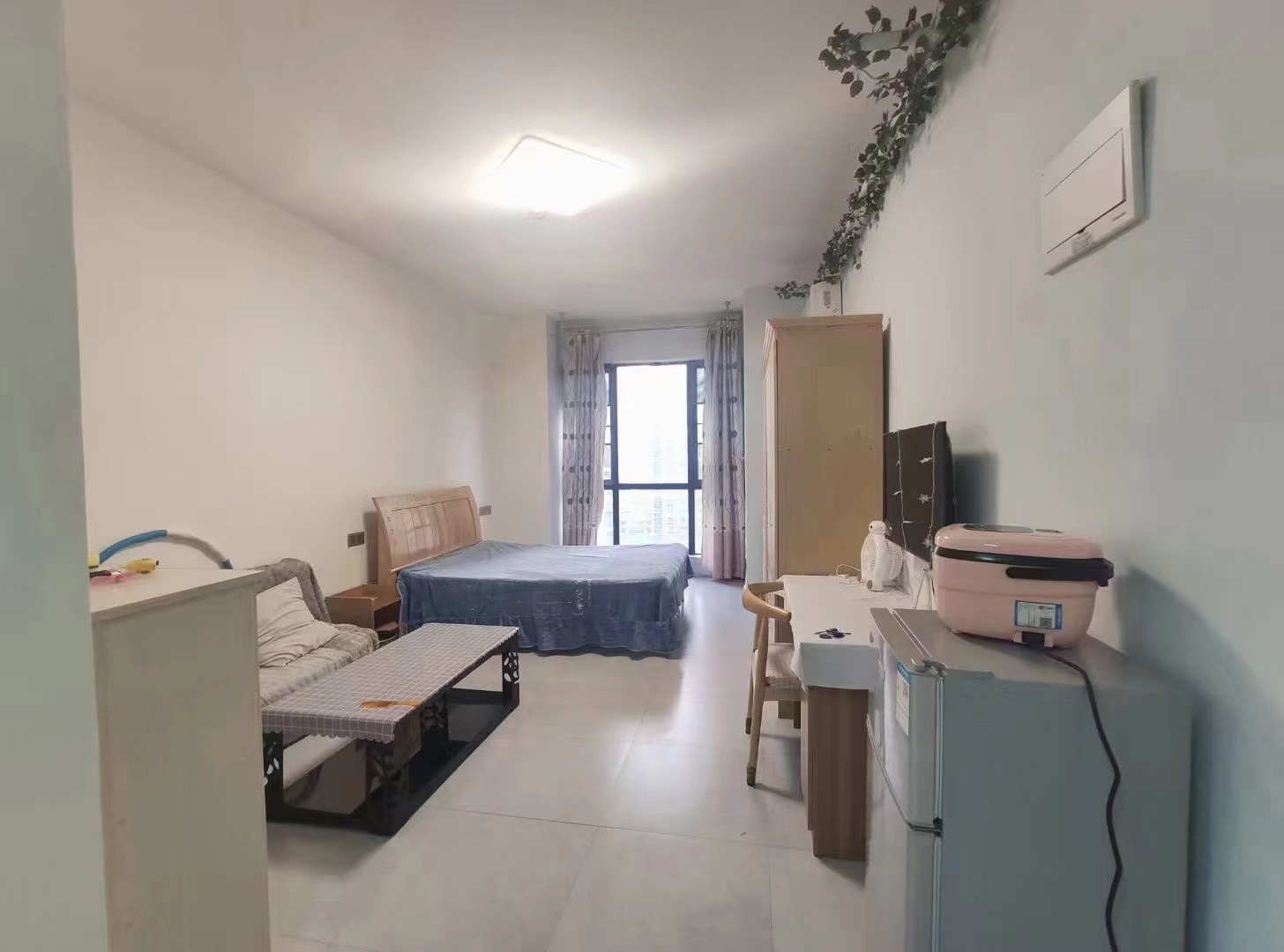 新桂公馆 1室0厅1卫 25.0万 新桂公馆 1室0厅1卫 25.0万客厅