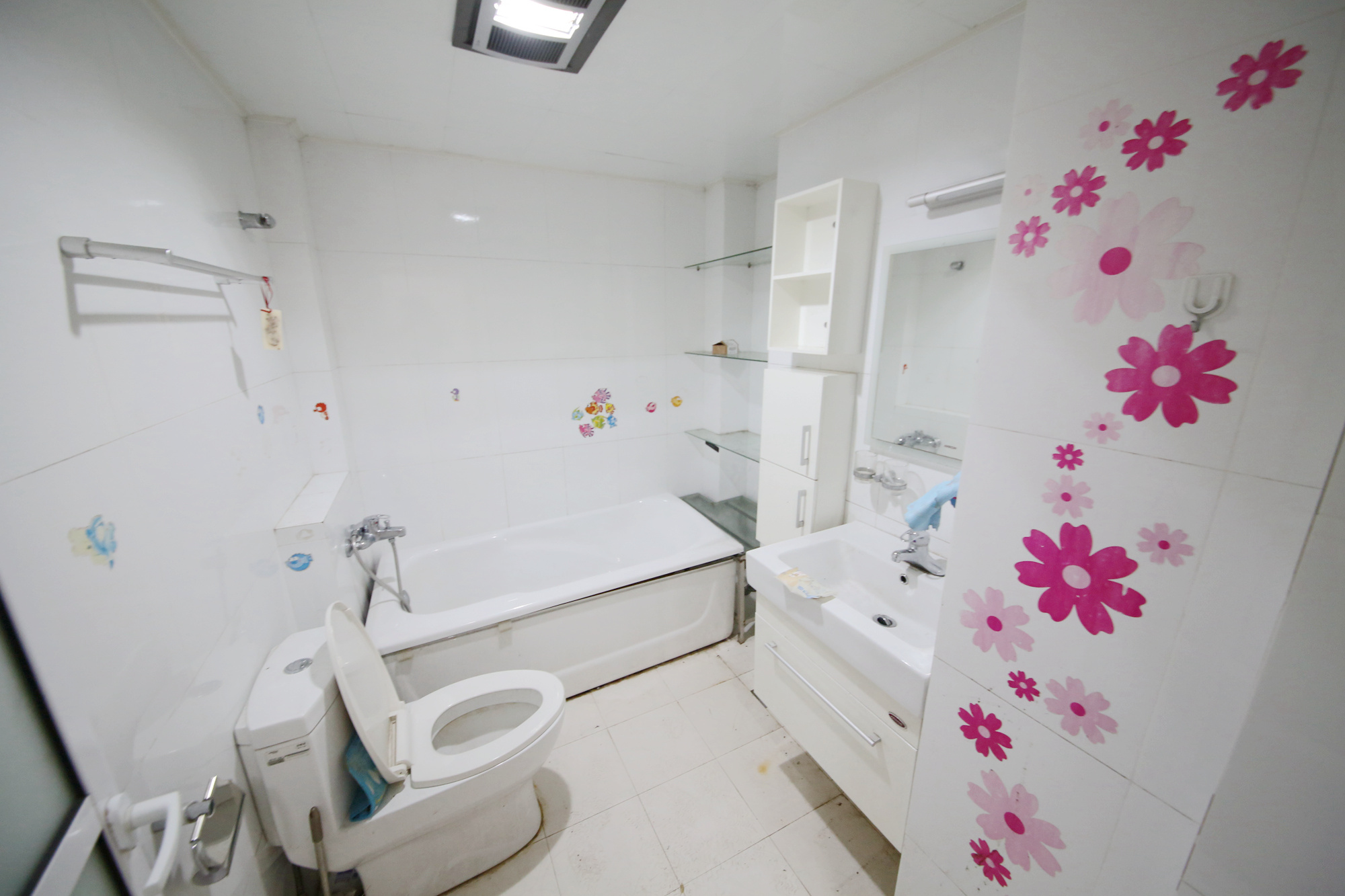 西街花园 4室2厅2卫 125.0万 西街花园 4室2厅2卫 125.0万卫生间