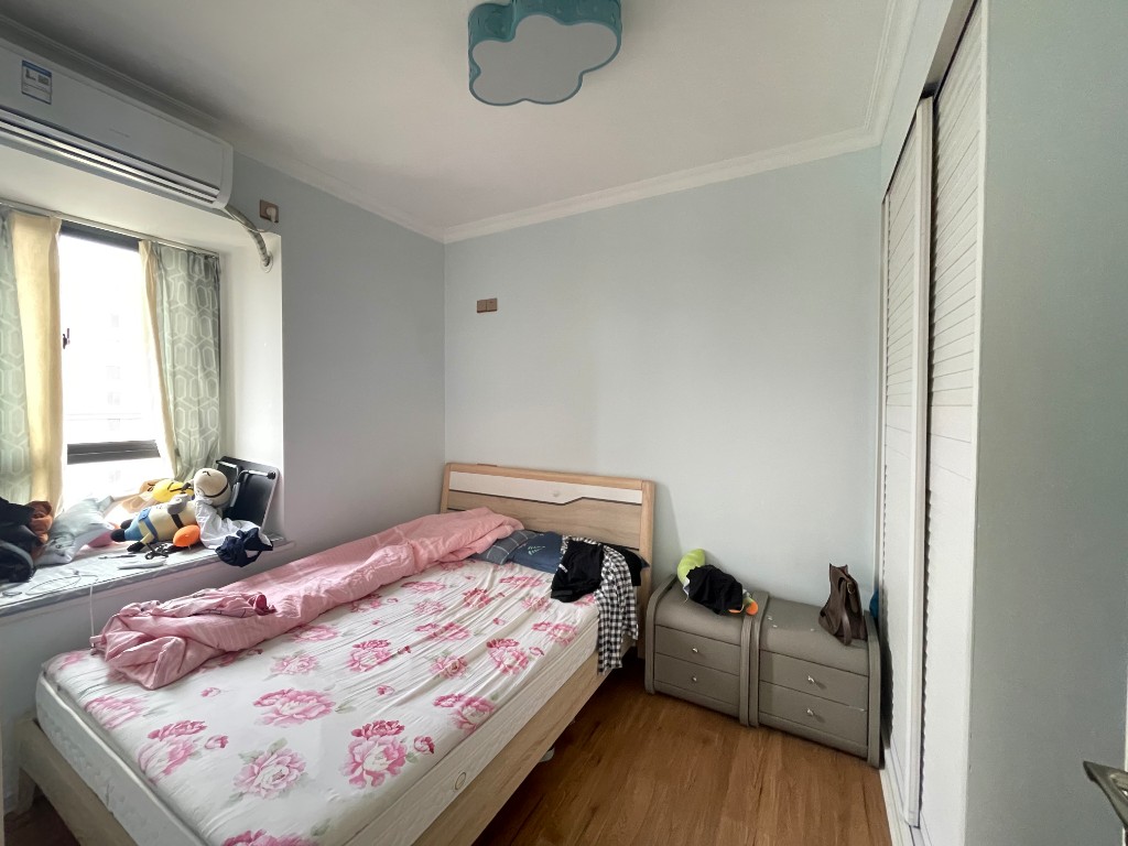 时代新城(翰林府) 3室2厅2卫 50.0万 时代新城(翰林府) 3室2厅2卫 50.0万客厅