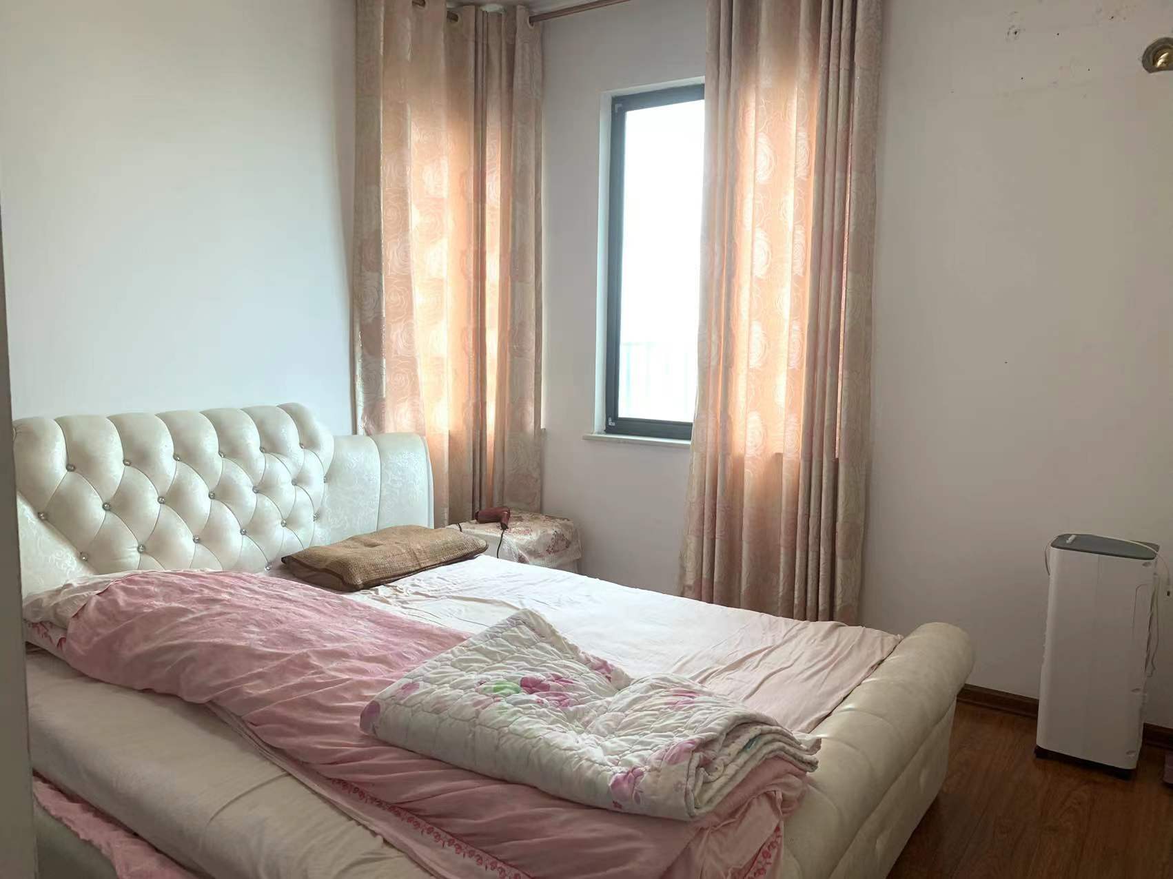 中央皇庭 3室2厅1卫 54.8万 中央皇庭 3室2厅1卫 54.8万客厅