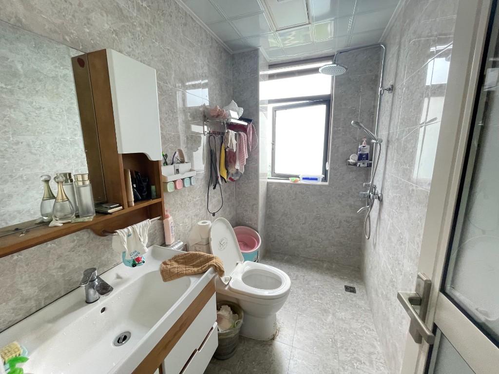 时代新城(翰林府) 3室2厅2卫 50.0万 时代新城(翰林府) 3室2厅2卫 50.0万客厅