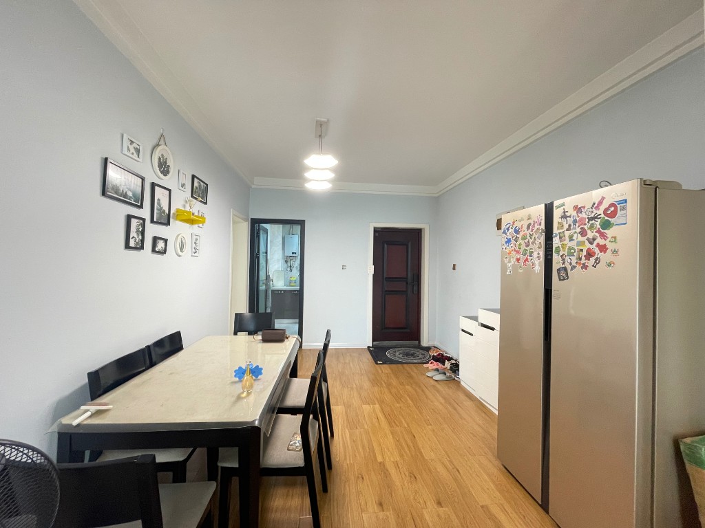 时代新城(翰林府) 3室2厅2卫 50.0万 时代新城(翰林府) 3室2厅2卫 50.0万客厅