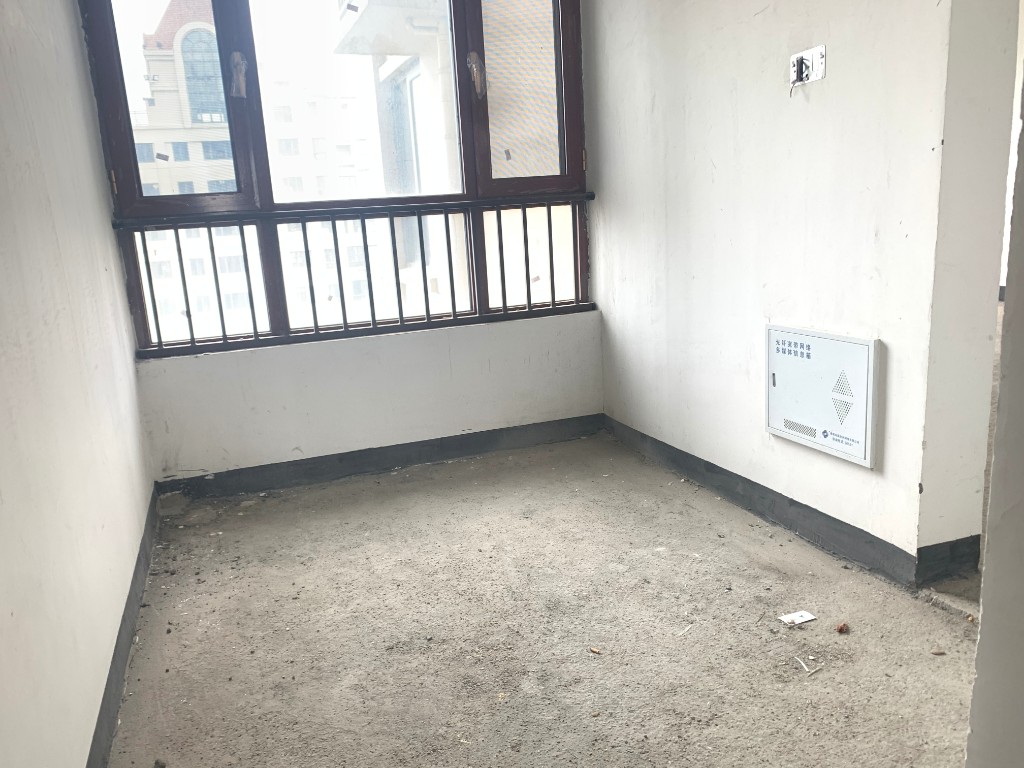 金水湾 5室2厅3卫 150.0万 金水湾 5室2厅3卫 150.0万客厅