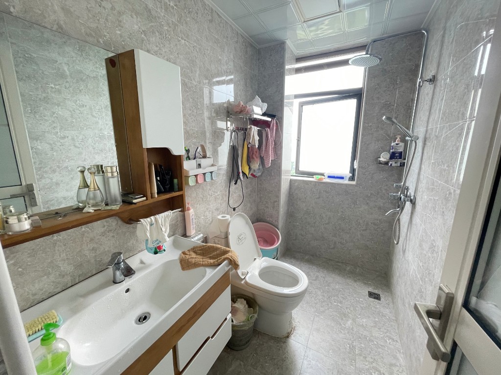 时代新城(翰林府) 3室2厅2卫 50.0万 时代新城(翰林府) 3室2厅2卫 50.0万客厅