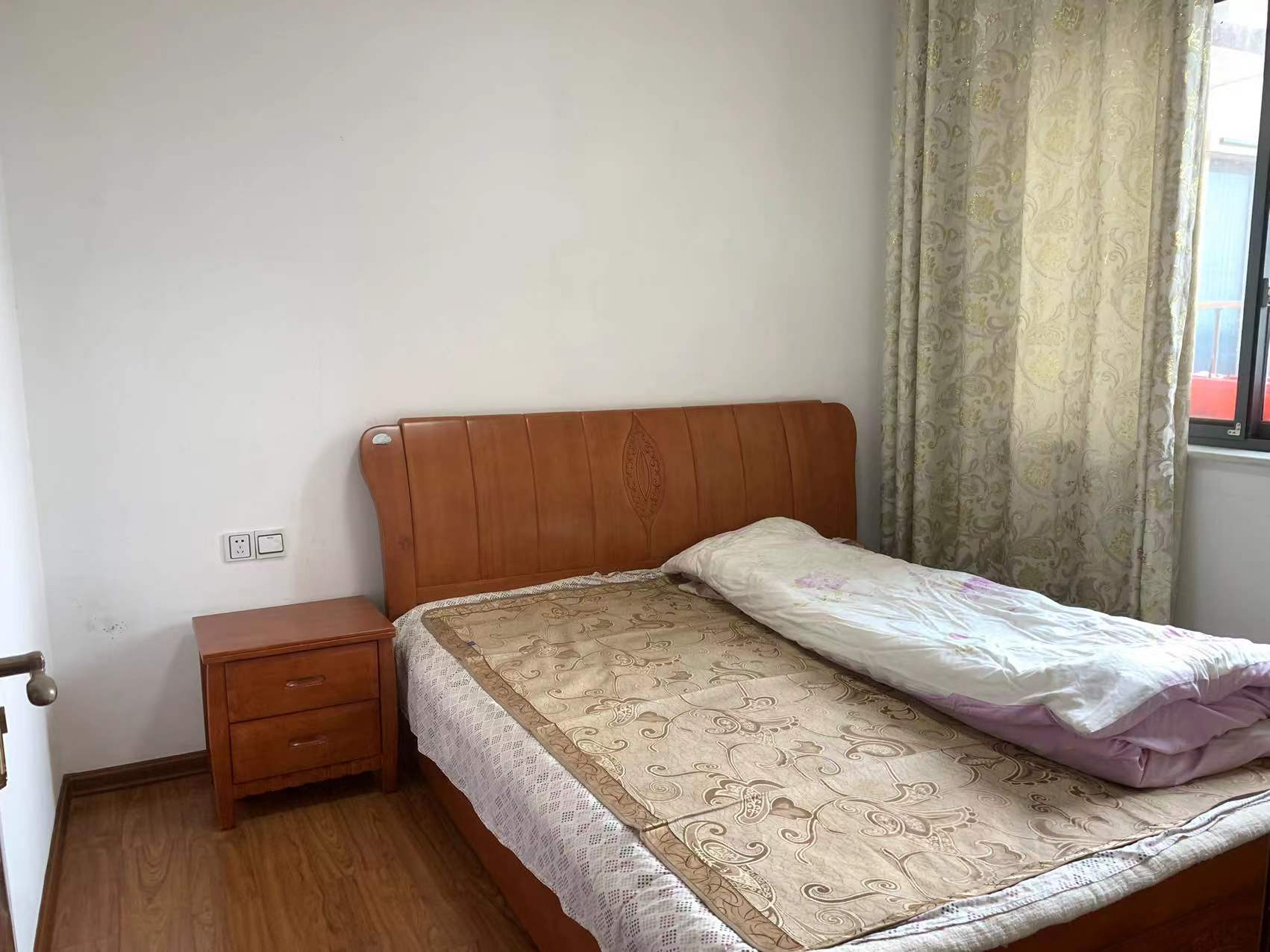 中央皇庭 3室2厅1卫 54.8万 中央皇庭 3室2厅1卫 54.8万客厅