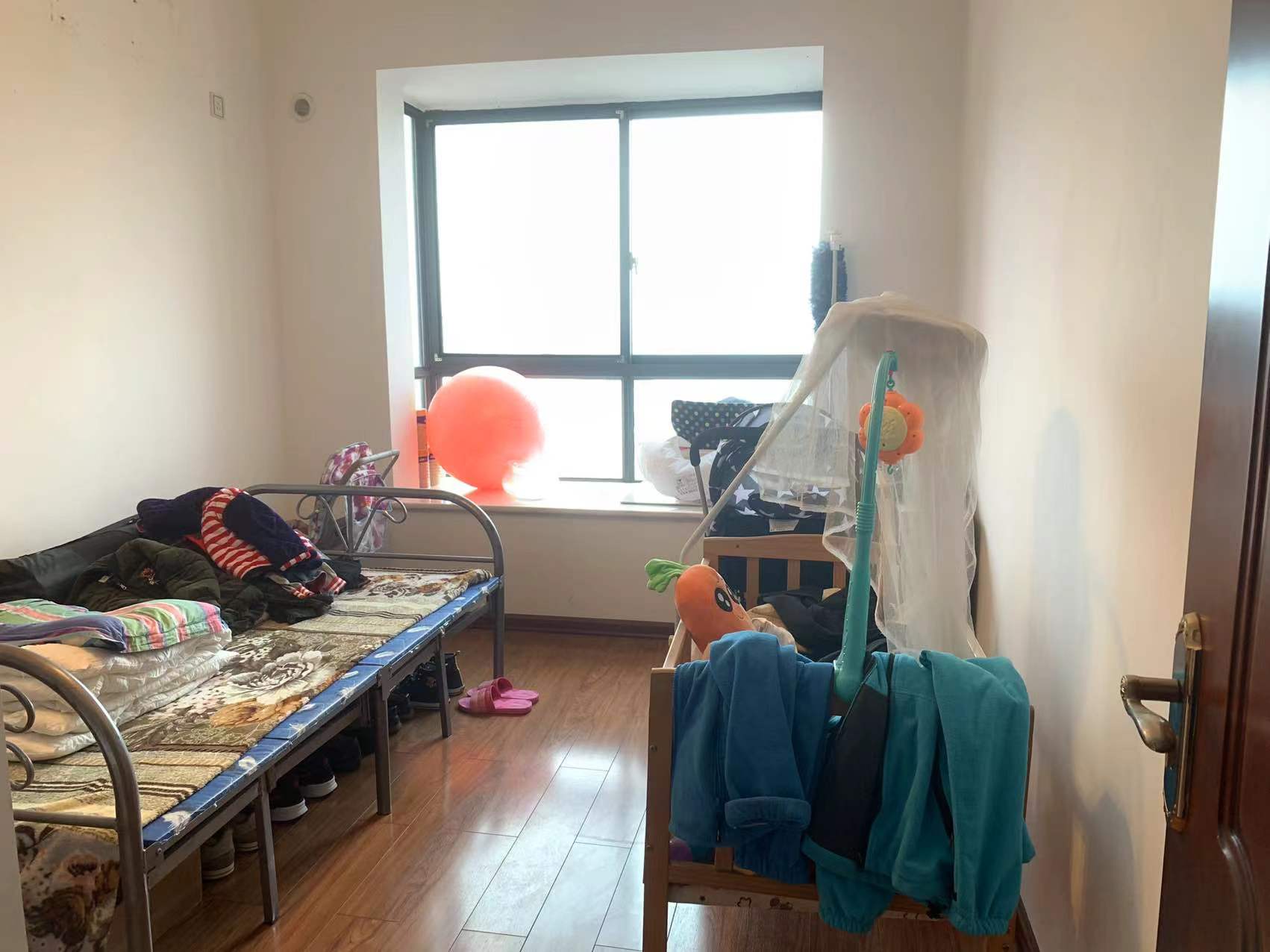 中央皇庭 3室2厅1卫 54.8万 中央皇庭 3室2厅1卫 54.8万客厅