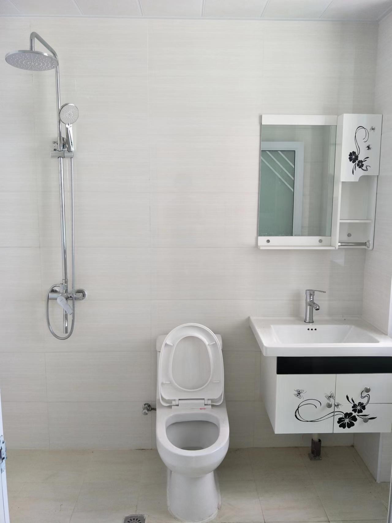 西苑小区 4室2厅1卫 62.0万 西苑小区 4室2厅1卫 62.0万客厅