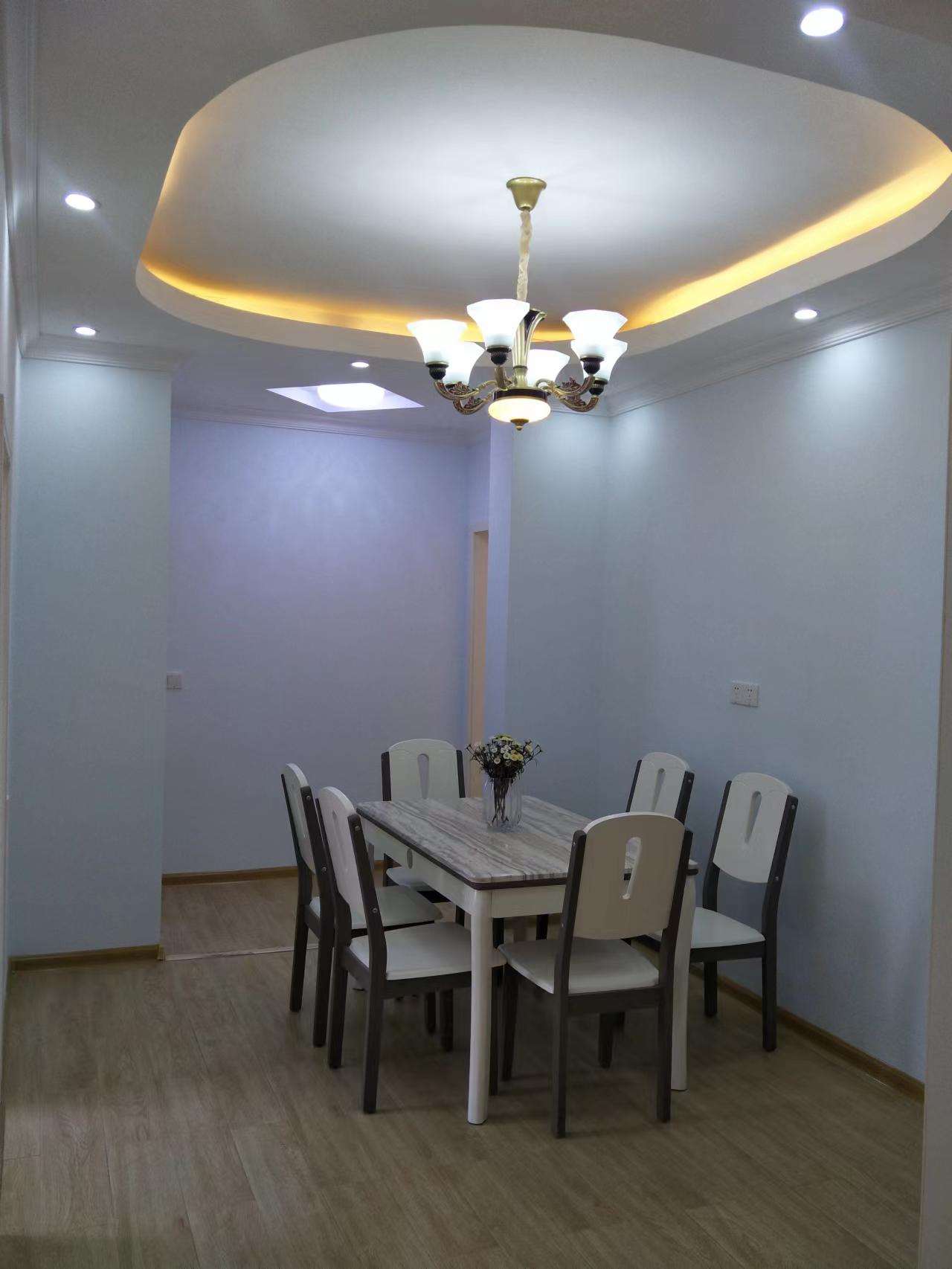 西苑小区 4室2厅1卫 62.0万 西苑小区 4室2厅1卫 62.0万客厅