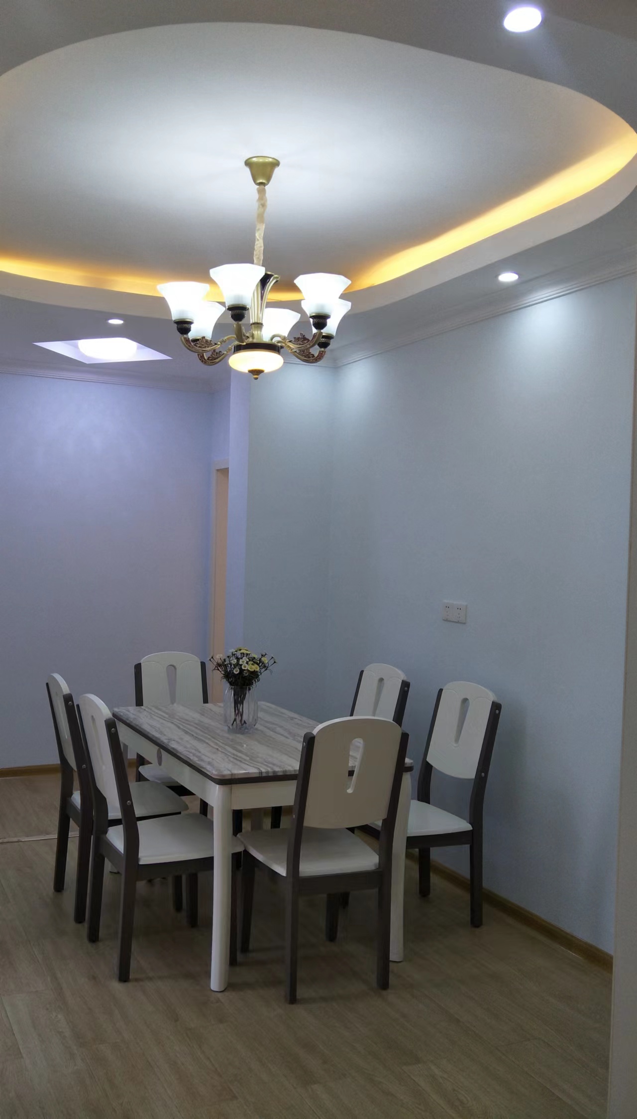 西苑小区 4室2厅1卫 62.0万 西苑小区 4室2厅1卫 62.0万客厅