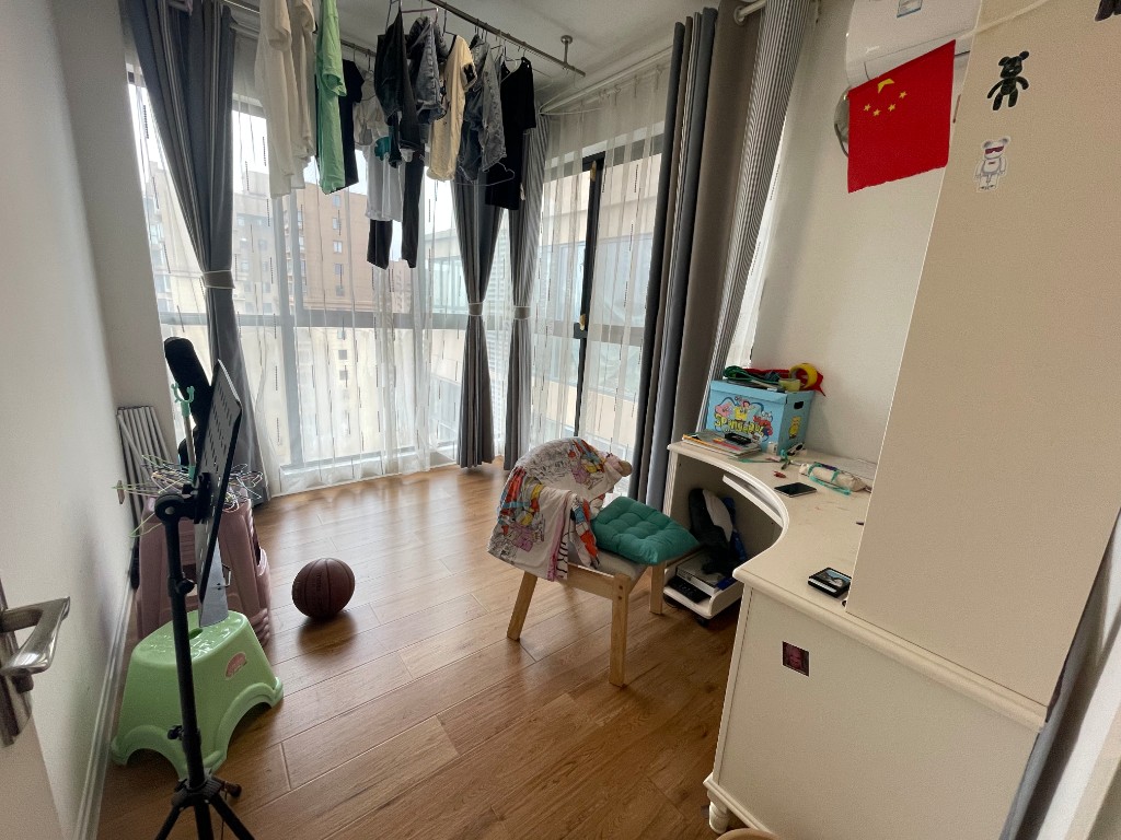 时代新城(翰林府) 3室2厅2卫 50.0万 时代新城(翰林府) 3室2厅2卫 50.0万客厅