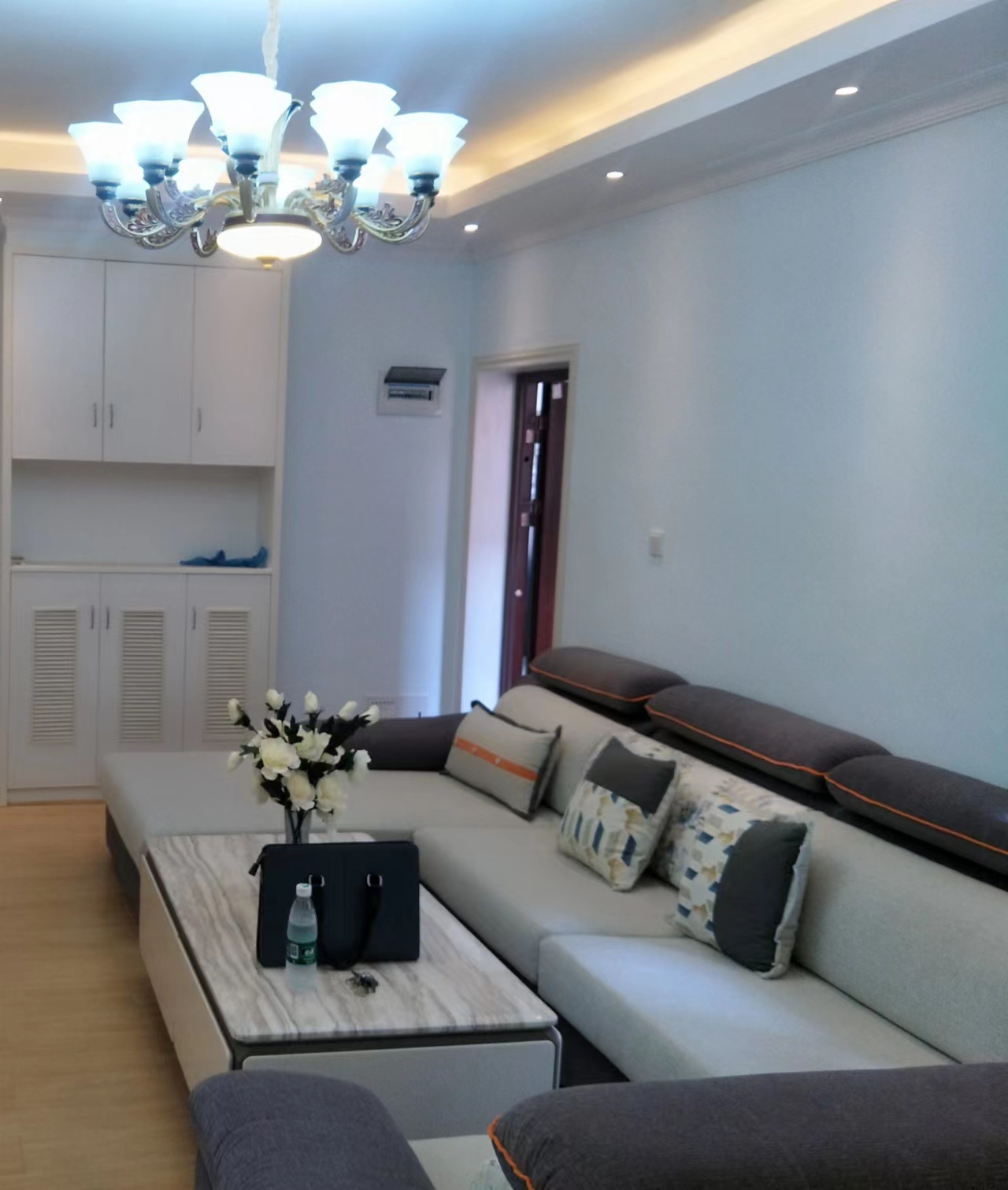 西苑小区 4室2厅1卫 62.0万 西苑小区 4室2厅1卫 62.0万客厅