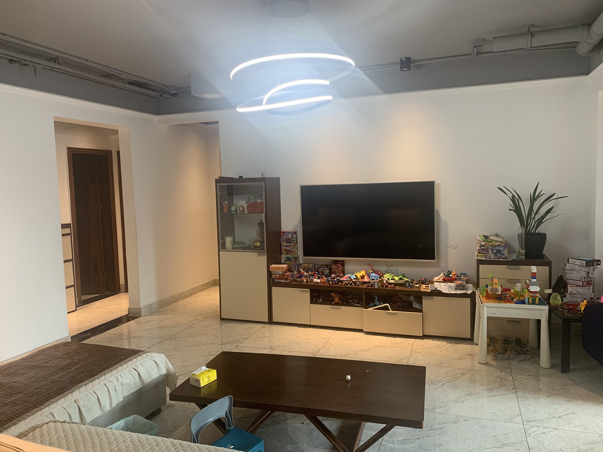 蓝溪谷 4室2厅2卫 122.0万 蓝溪谷 4室2厅2卫 122.0万客厅