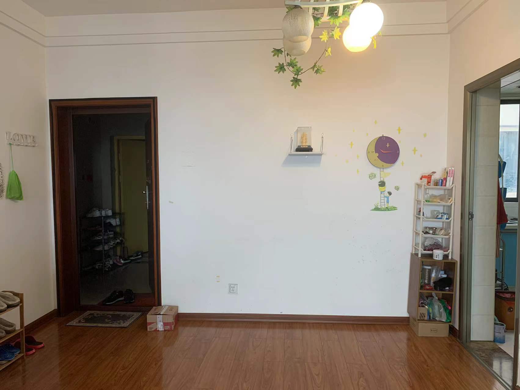 中央皇庭 3室2厅1卫 54.8万 中央皇庭 3室2厅1卫 54.8万客厅