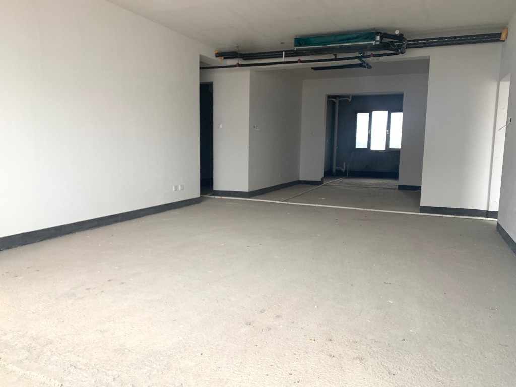 金水湾 5室2厅3卫 150.0万 金水湾 5室2厅3卫 150.0万客厅