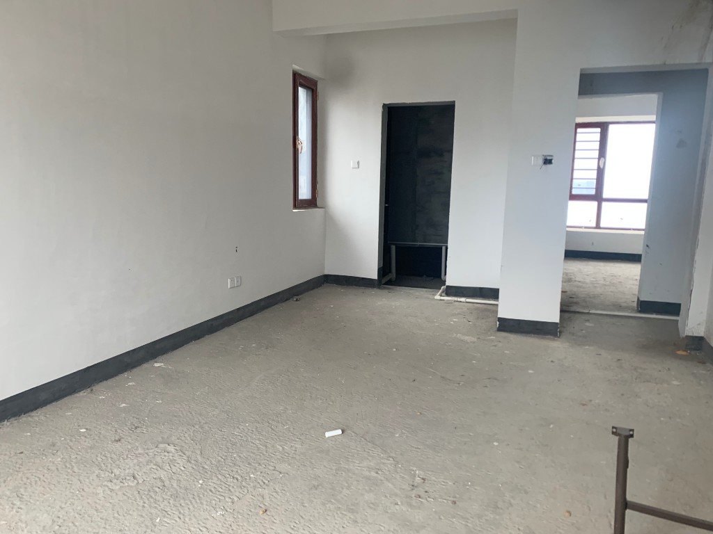 金水湾 5室2厅3卫 150.0万 金水湾 5室2厅3卫 150.0万客厅