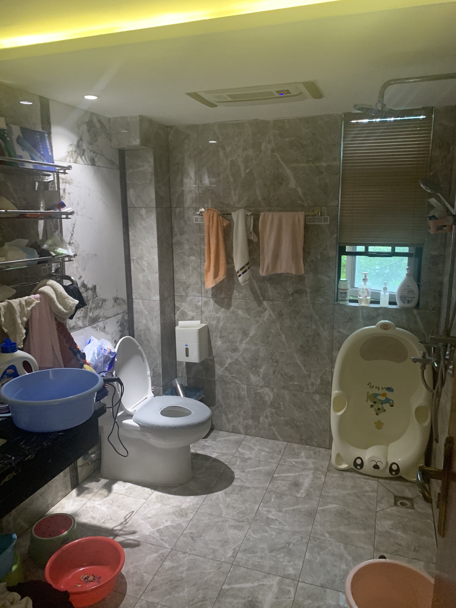 蓝溪谷 4室2厅2卫 122.0万 蓝溪谷 4室2厅2卫 122.0万客厅