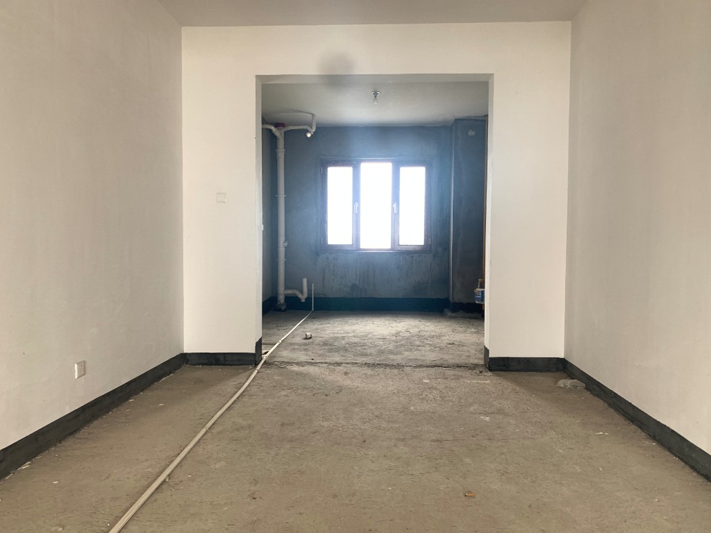 金水湾 5室2厅3卫 150.0万 金水湾 5室2厅3卫 150.0万客厅