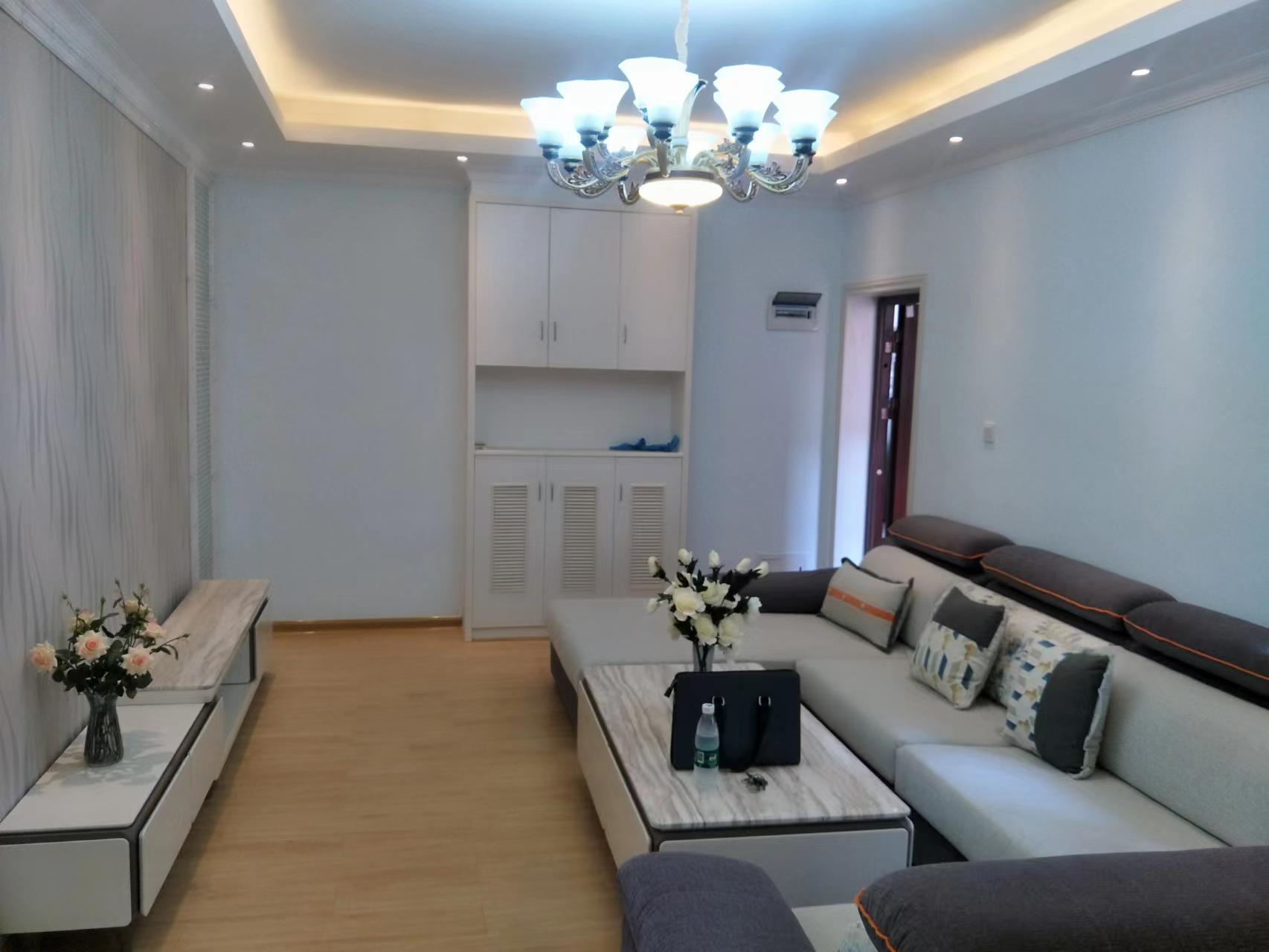 西苑小区 4室2厅1卫 62.0万 西苑小区 4室2厅1卫 62.0万客厅