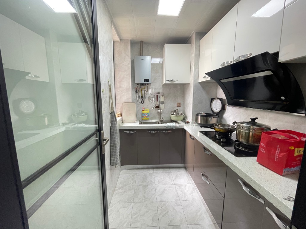 时代新城(翰林府) 3室2厅2卫 50.0万 时代新城(翰林府) 3室2厅2卫 50.0万客厅