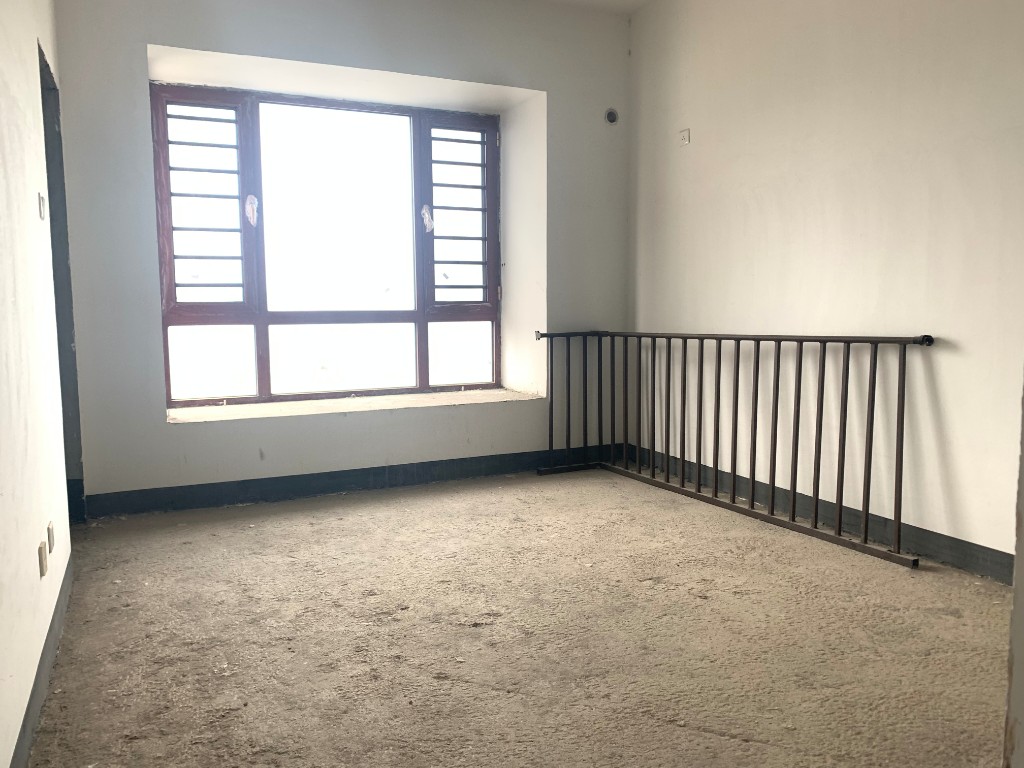 金水湾 5室2厅3卫 150.0万 金水湾 5室2厅3卫 150.0万客厅