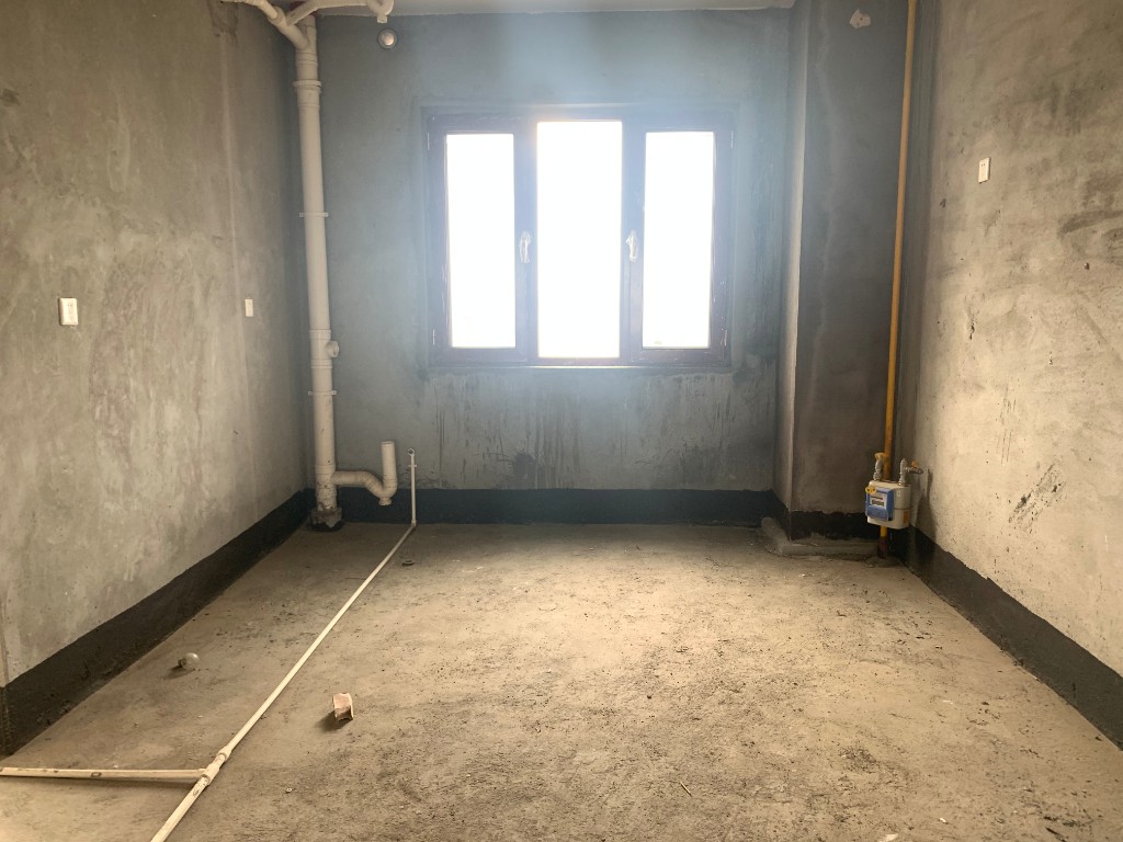 金水湾 5室2厅3卫 150.0万 金水湾 5室2厅3卫 150.0万客厅