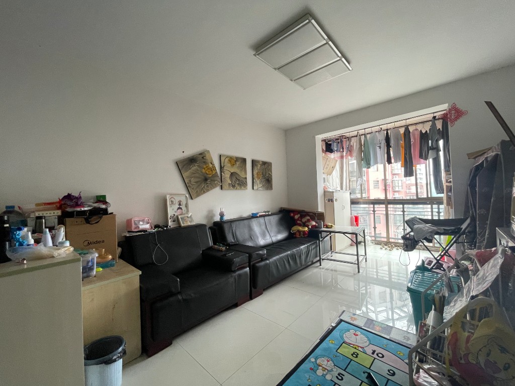 景秀名园 2室2厅2卫 29.8万 景秀名园 2室2厅2卫 29.8万客厅